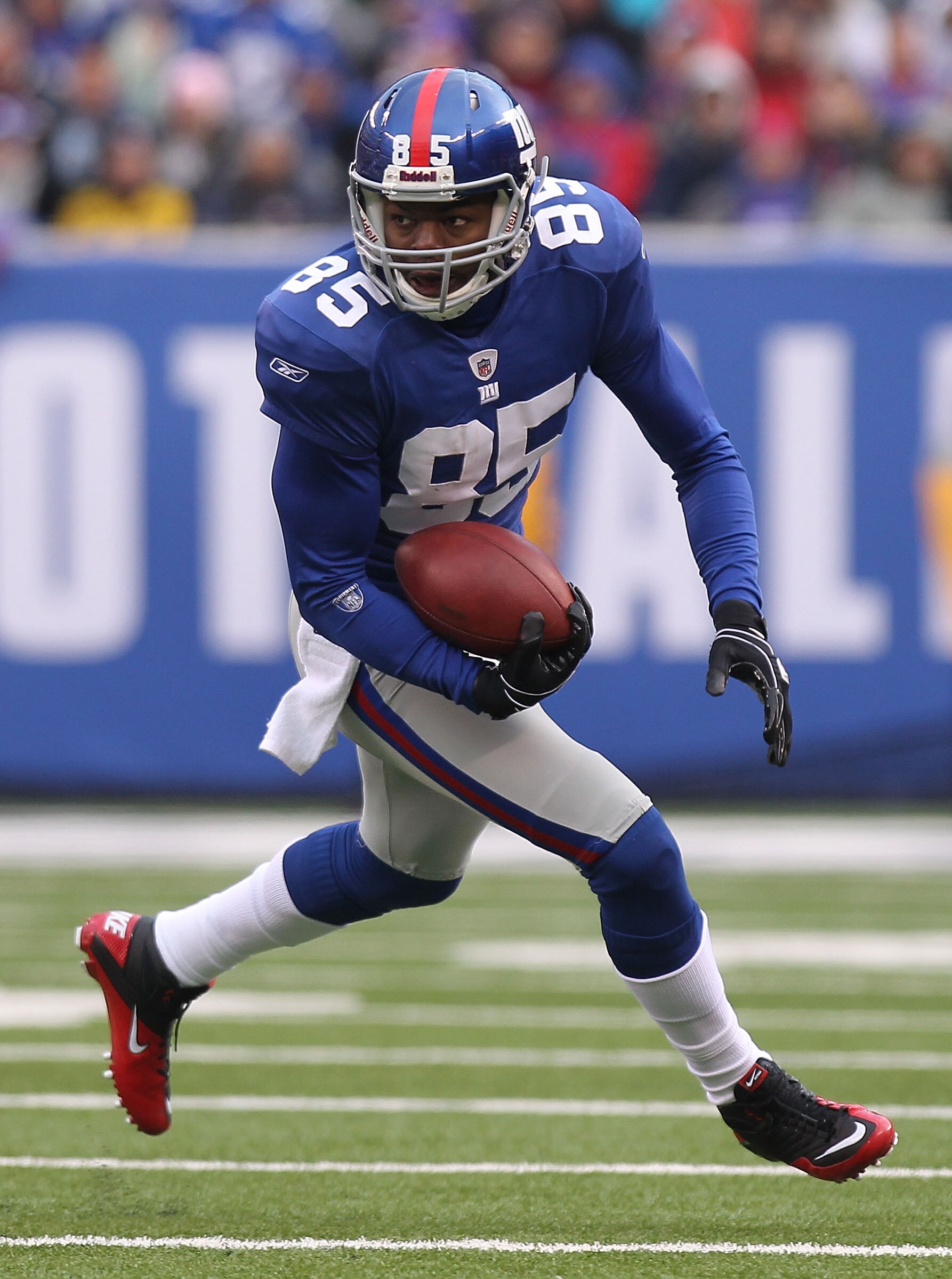 EAST RUTHERFORD, NJ - DECEMBER 19:  Derek Hagan #85 of the New York Giants against the Philadelphia Eagles at New Meadowlands Stadium on December 19, 2010 in East Rutherford, New Jersey.  (Photo by Nick Laham/Getty Images)