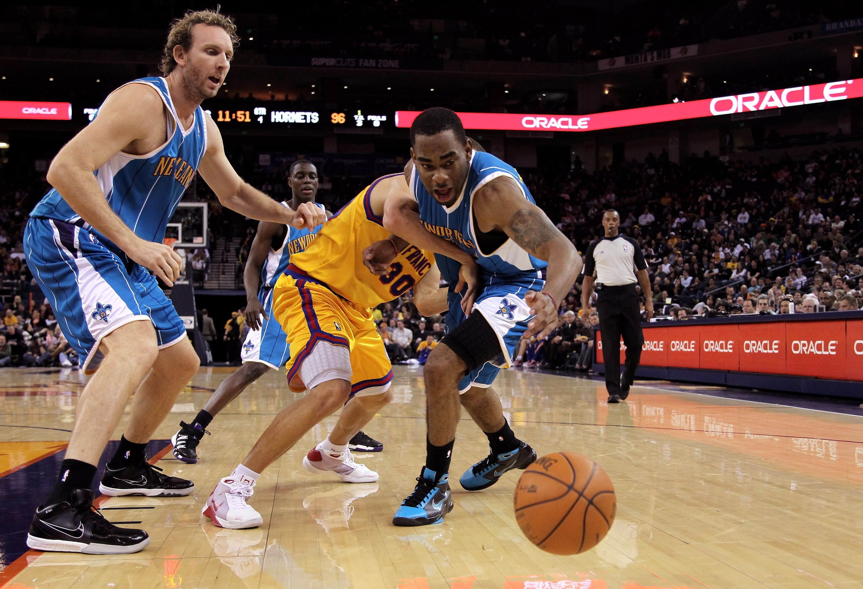 OAKLAND, CA - JANUARY 27:  Marcus Thornton #5 and Sean Marks #4 of the New Orleans Hornets scramble for a loose ball against Stephen Curry #30 of the Golden State Warriors at Oracle Arena on January 27, 2010 in Oakland, California.  NOTE TO USER: User exp