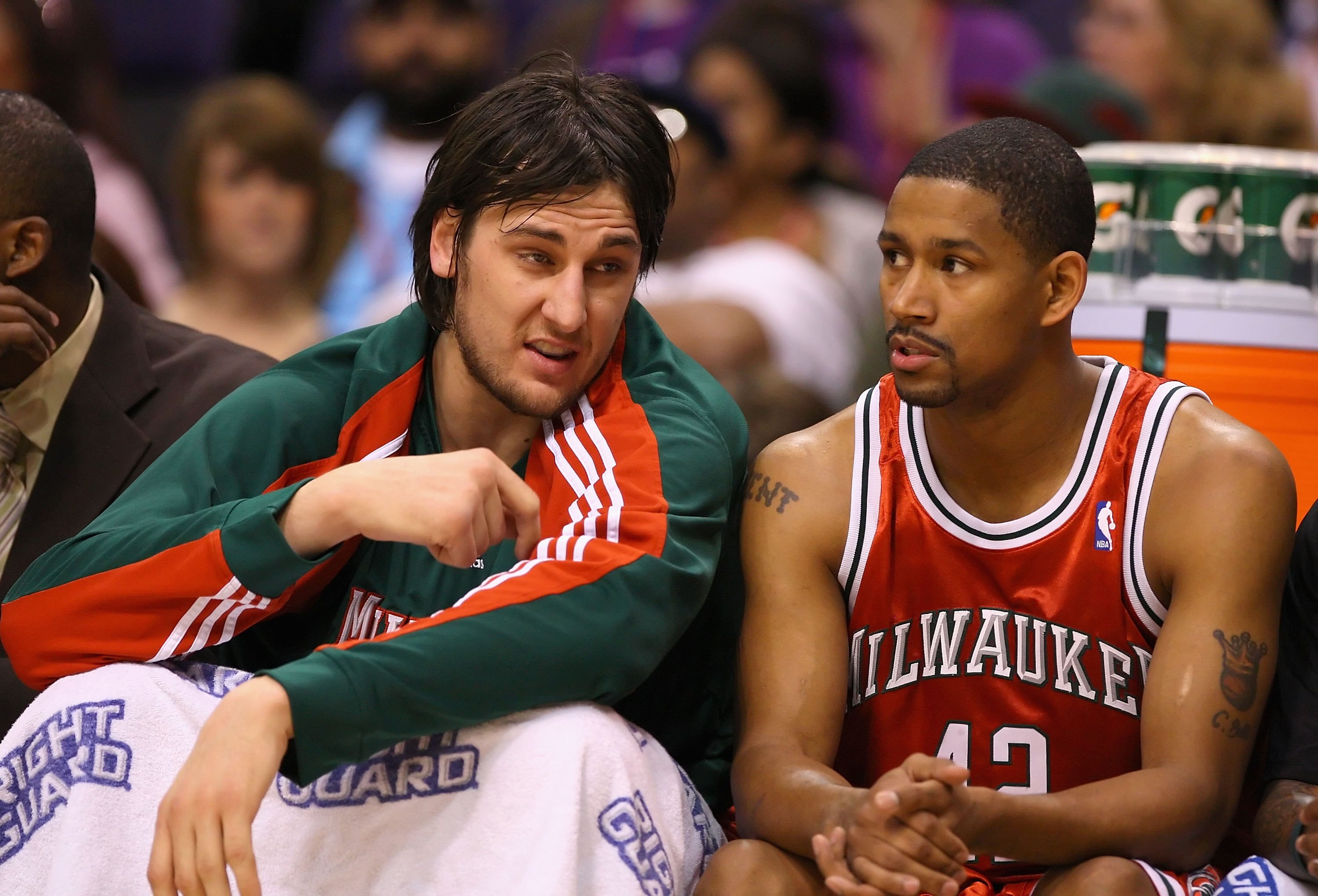 PHOENIX - JANUARY 11:  Andrew Bogut #6 of the Milwaukee Bucks talks with Charlie Bell #42 during the NBA game against the Phoenix Suns at US Airways Center on January 11, 2010 in Phoenix, Arizona. The Suns defeated the Rockets 118-110. NOTE TO USER: User