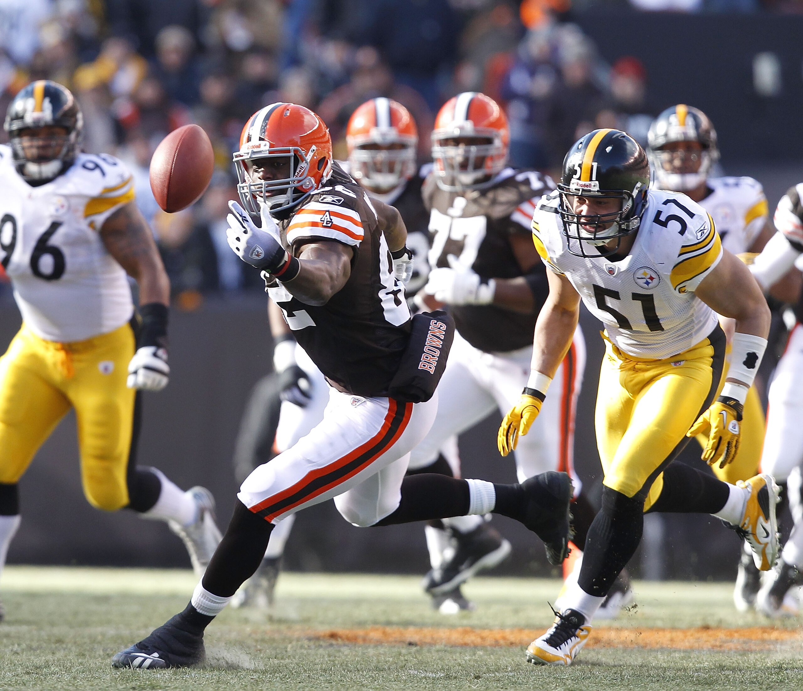 CLEVELAND, OH - JANUARY 02:  Tight end Benjamin Watson #82 of the Cleveland Browns drops a pass as linebacker James Farrior #51 of the Pittsburgh Steelers looks on at Cleveland Browns Stadium on January 2, 2011 in Cleveland, Ohio.  (Photo by Matt Sullivan