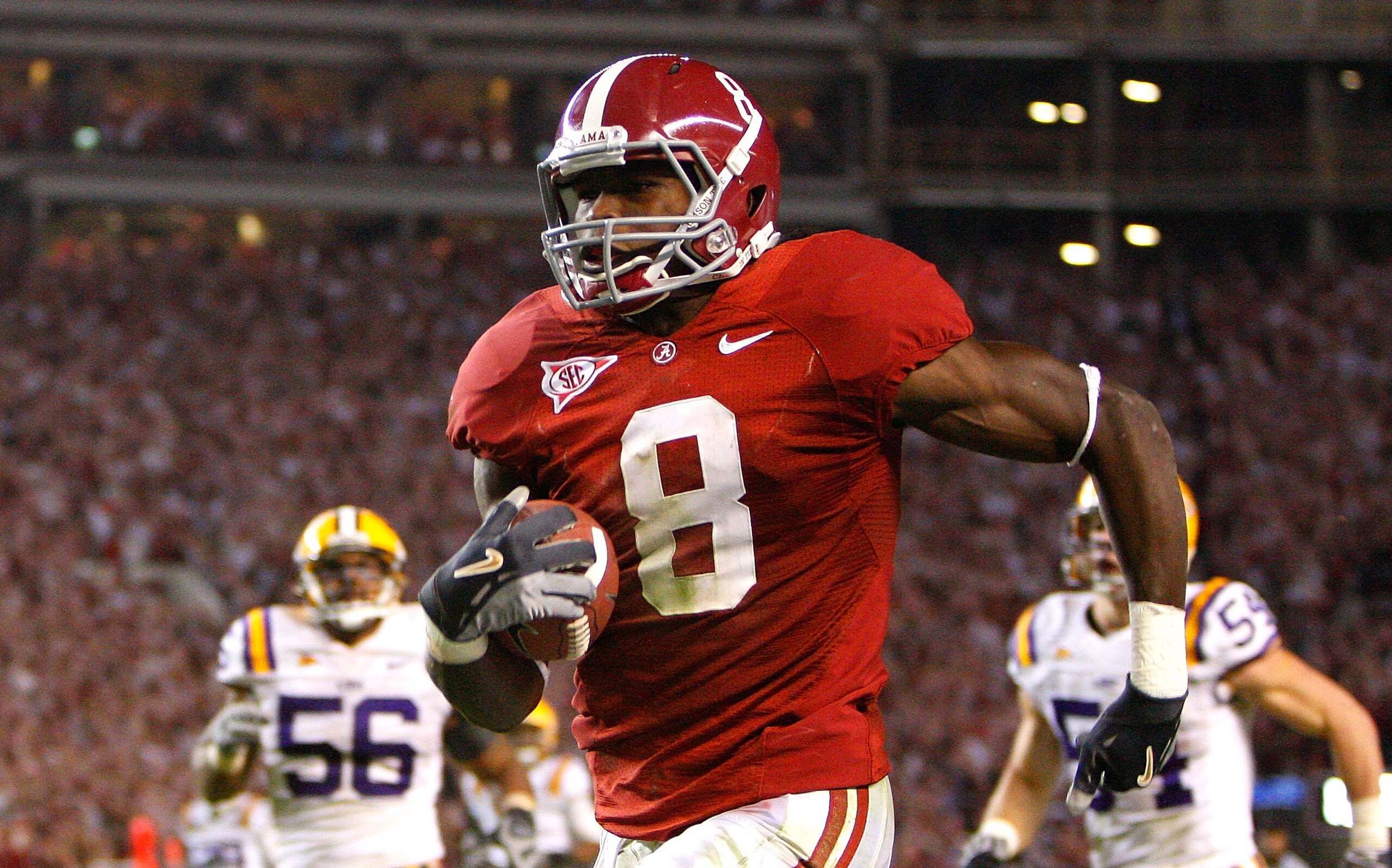 TUSCALOOSA, AL - NOVEMBER 07: Julio Jones #8 of the Alabama Crimson Tide rushes upfield for a 73 yard touchdown against the Louisiana State University Tigers at Bryant-Denny Stadium on November 7, 2009 in Tuscaloosa, Alabama. (Photo by Kevin C. Cox/Gett TUSCALOOSA, AL - NOVEMBER 07: Julio Jones #8 of the Alabama Crimson Tide rushes upfield for a 73 yard touchdown against the Louisiana State University Tigers at Bryant-Denny Stadium on November 7, 2009 in Tuscaloosa, Alabama. (Photo by Kevin C. Cox/Gett