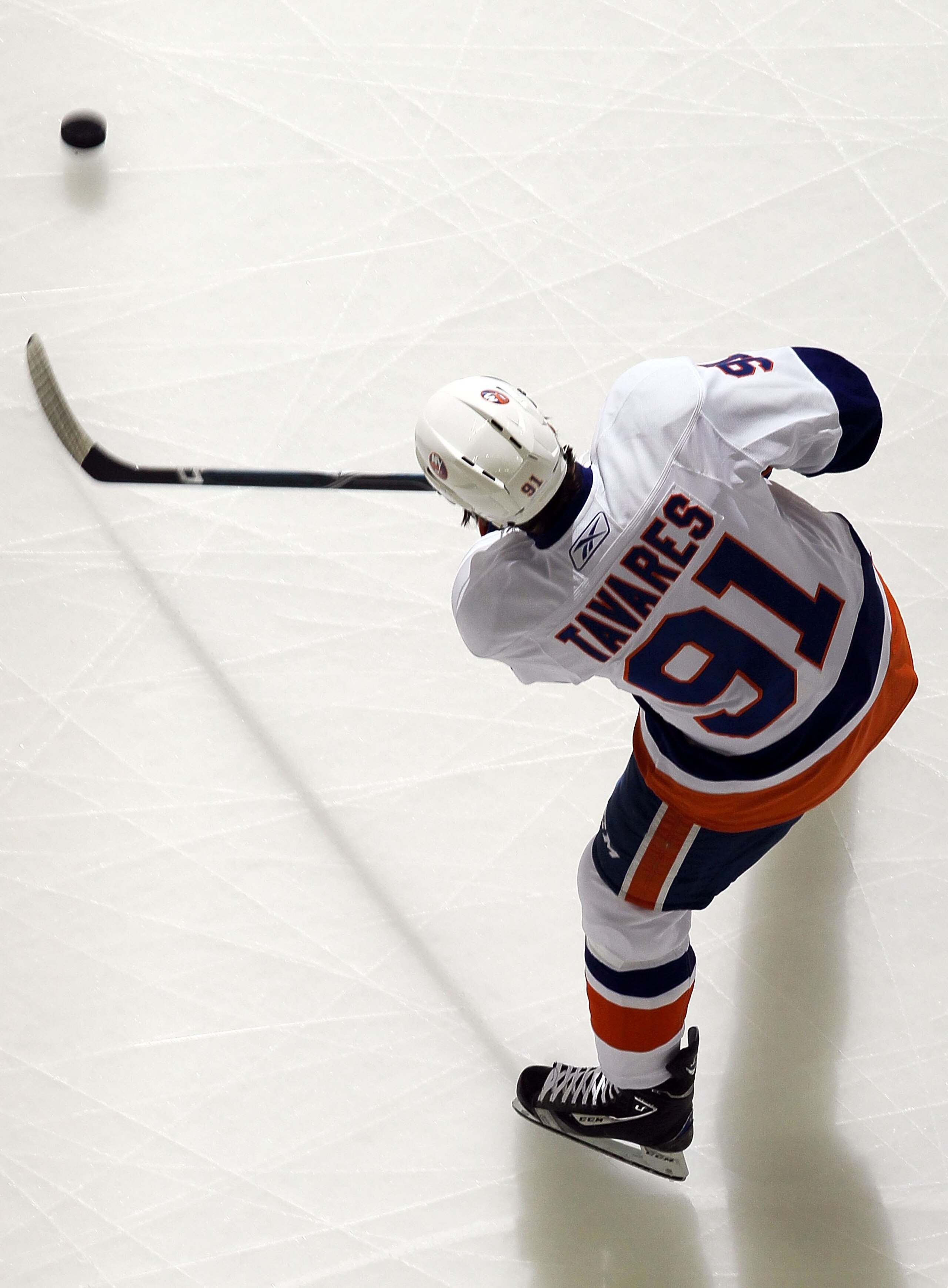 NEWARK, NJ - DECEMBER 23:  John Tavares #91 of the New York Islanders warms up before playing against the New Jersey Devils at the Prudential Center on December 23, 2010 in Newark, New Jersey.  (Photo by Jim McIsaac/Getty Images)