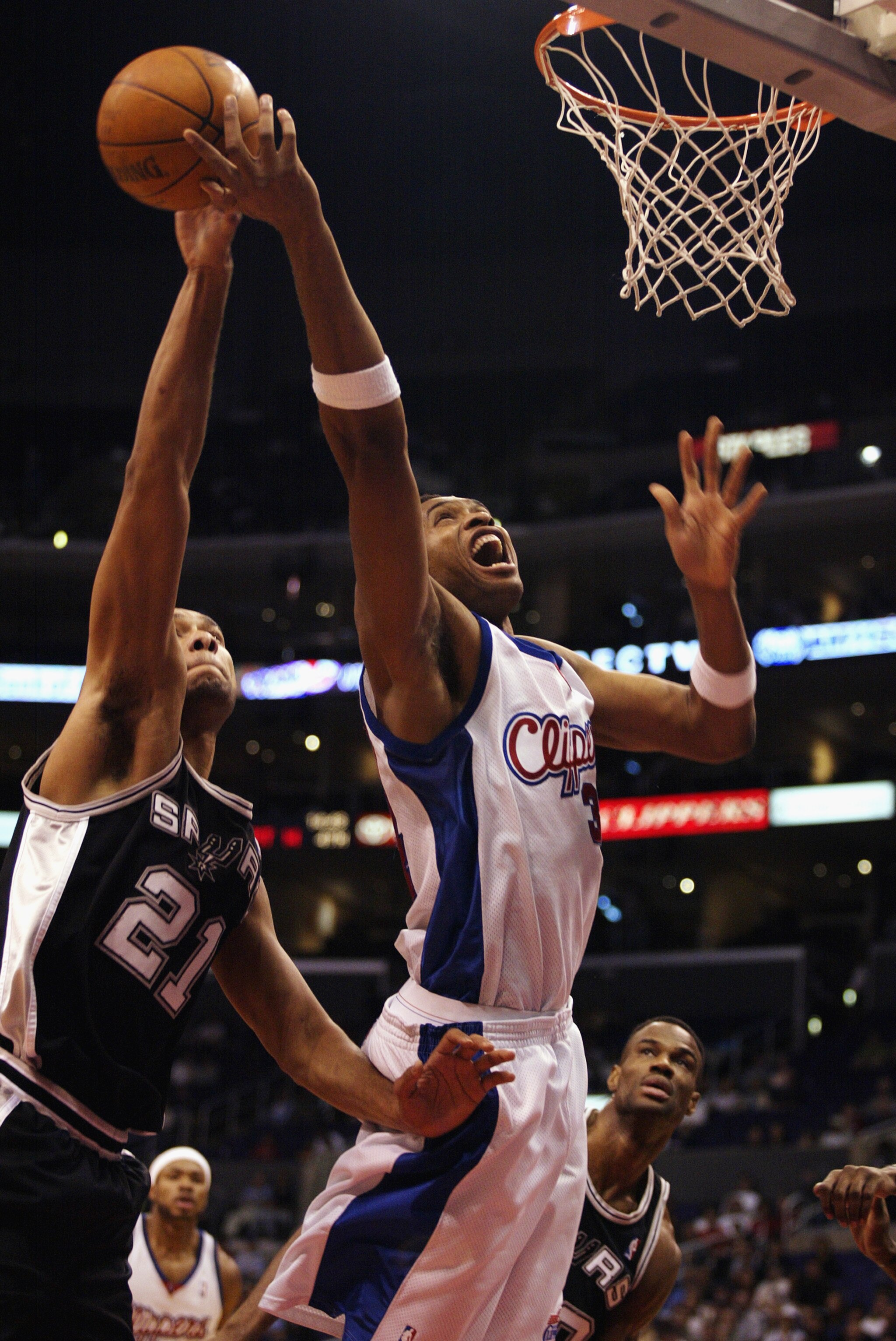 LOS ANGELES - JANUARY 5:  Tim Duncan #21 of the San Antonio Spurs blocks Michael Olowokandi #34 of the Los Angeles Clippers during the NBA game at Staples Center on January 5, 2003 in Los Angeles, California.  The Spurs won 94-86.  NOTE TO USER: User expr