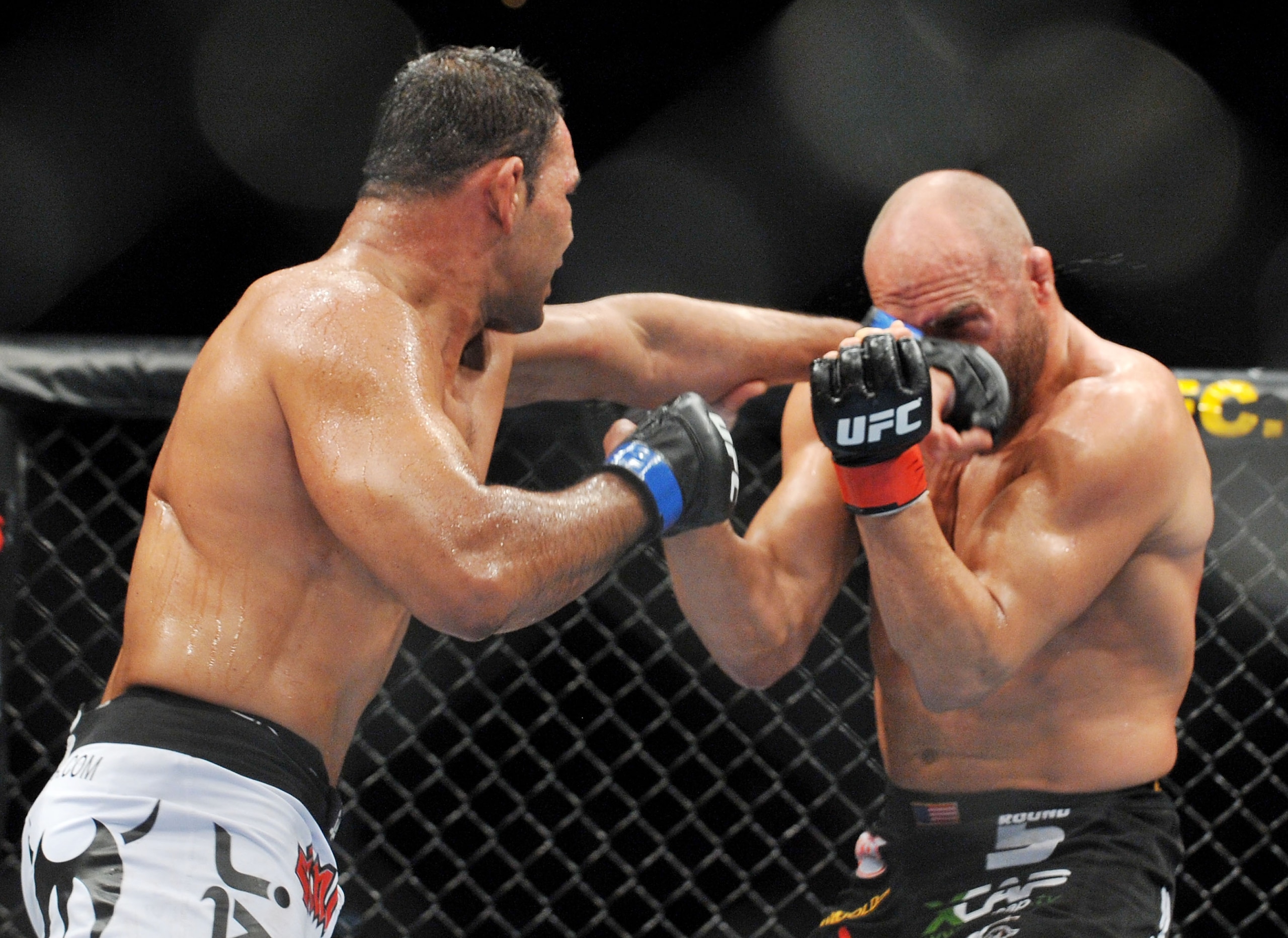 PORTLAND, OR - AUGUST 29:  UFC fighter Antonio Nogueira (L) battles UFC fighter Randy Couture (R) during their Heavyweight bout at UFC 102:  Couture vs. Nogueira at the Rose Garden Arena on August 29, 2009 in Portland, Oregon.  (Photo by Jon Kopaloff/Gett