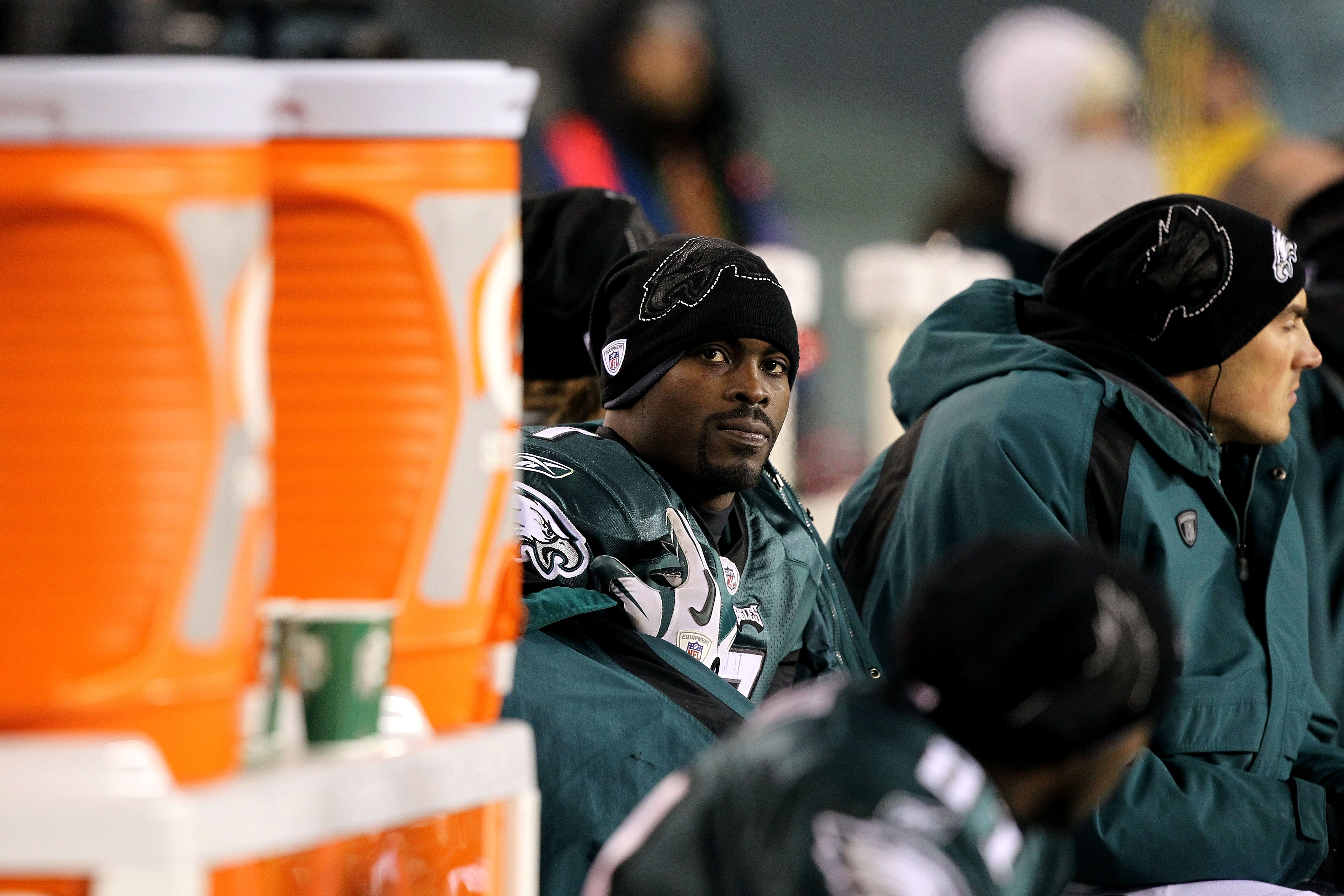 PHILADELPHIA, PA - DECEMBER 02:  Michael Vick #7 of the Philadelphia Eagles looks on from the bench late in the fourth quarter against the Houston Texans at Lincoln Financial Field on December 2, 2010 in Philadelphia, Pennsylvania. The Eagles won 34-24.