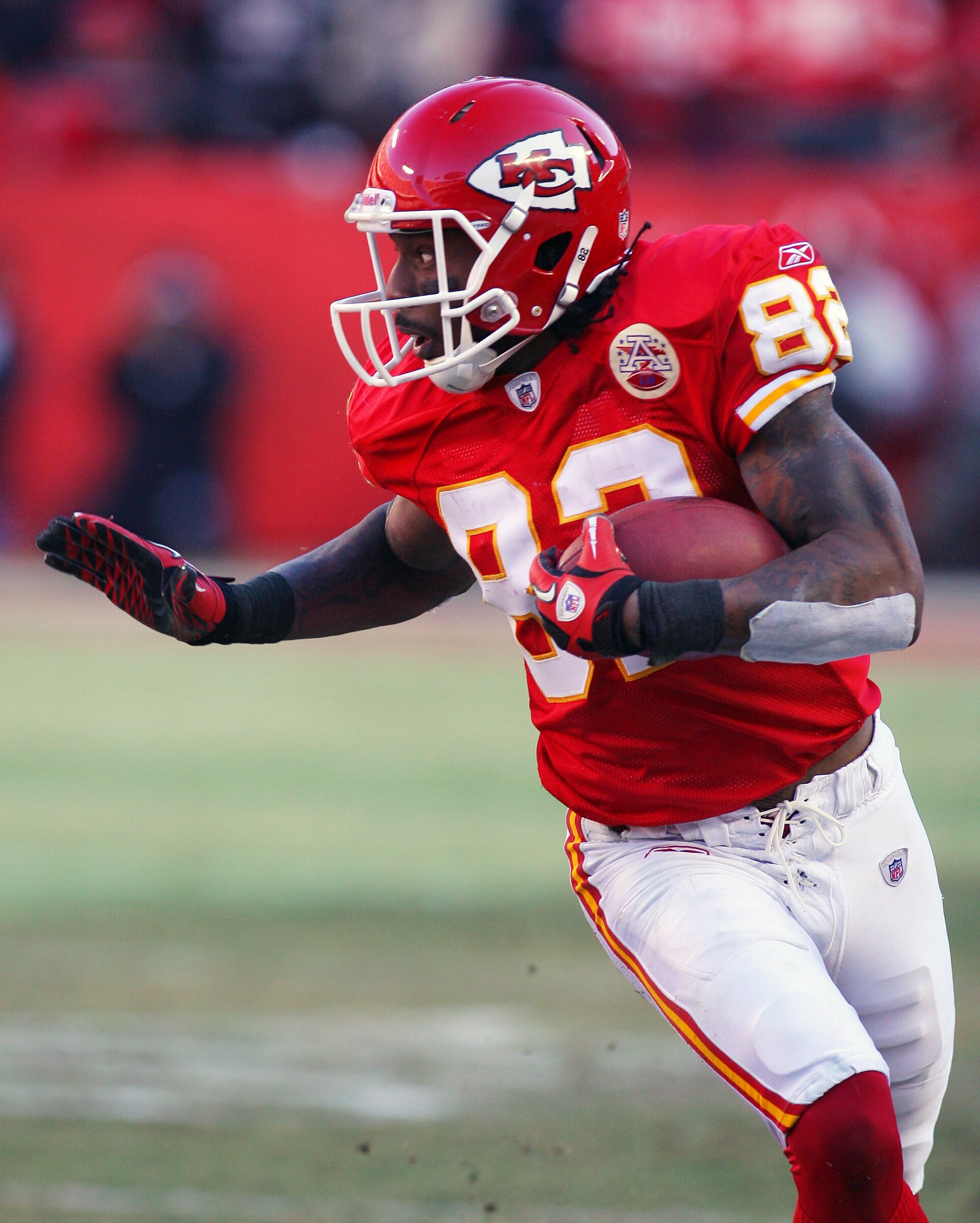 KANSAS CITY, MO - JANUARY 02: Wide receiver Dwayne Bowe #82 of the Kansas City Chiefs runs down field in a game against the Oakland Raiders at Arrowhead Stadium on January 2, 2011 in Kansas City, Missouri. The Raiders won 31-10 (Photo by Tim Umphrey/Get KANSAS CITY, MO - JANUARY 02: Wide receiver Dwayne Bowe #82 of the Kansas City Chiefs runs down field in a game against the Oakland Raiders at Arrowhead Stadium on January 2, 2011 in Kansas City, Missouri. The Raiders won 31-10 (Photo by Tim Umphrey/Get