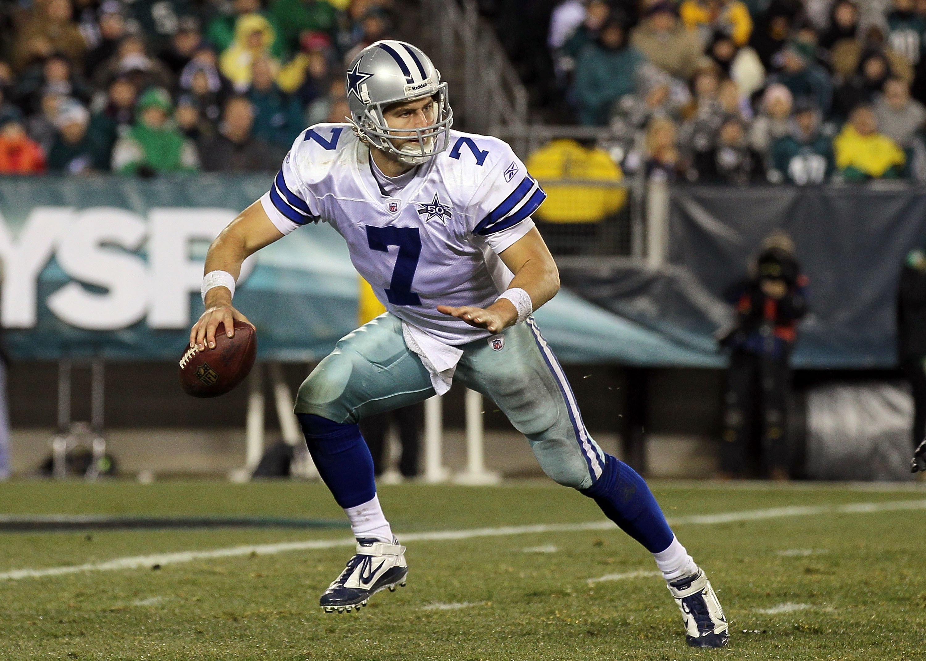 PHILADELPHIA, PA - JANUARY 02:  Stephen McGee #7 of the Dallas Cowboys runs the ball against the Philadelphia Eagles on January 2, 2011 at Lincoln Financial Field in Philadelphia, Pennsylvania. The Cowboys defeated the Eagles 14-13.  (Photo by Jim McIsaac