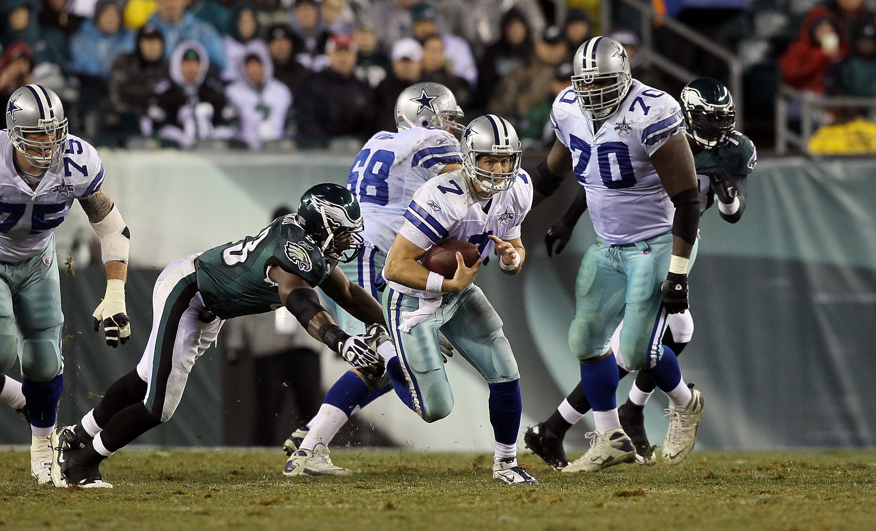 PHILADELPHIA, PA - JANUARY 02:  Stephen McGee #7 of the Dallas Cowboys runs the ball against the Philadelphia Eagles on January 2, 2011 at Lincoln Financial Field in Philadelphia, Pennsylvania. The Cowboys defeated the Eagles 14-13.  (Photo by Jim McIsaac