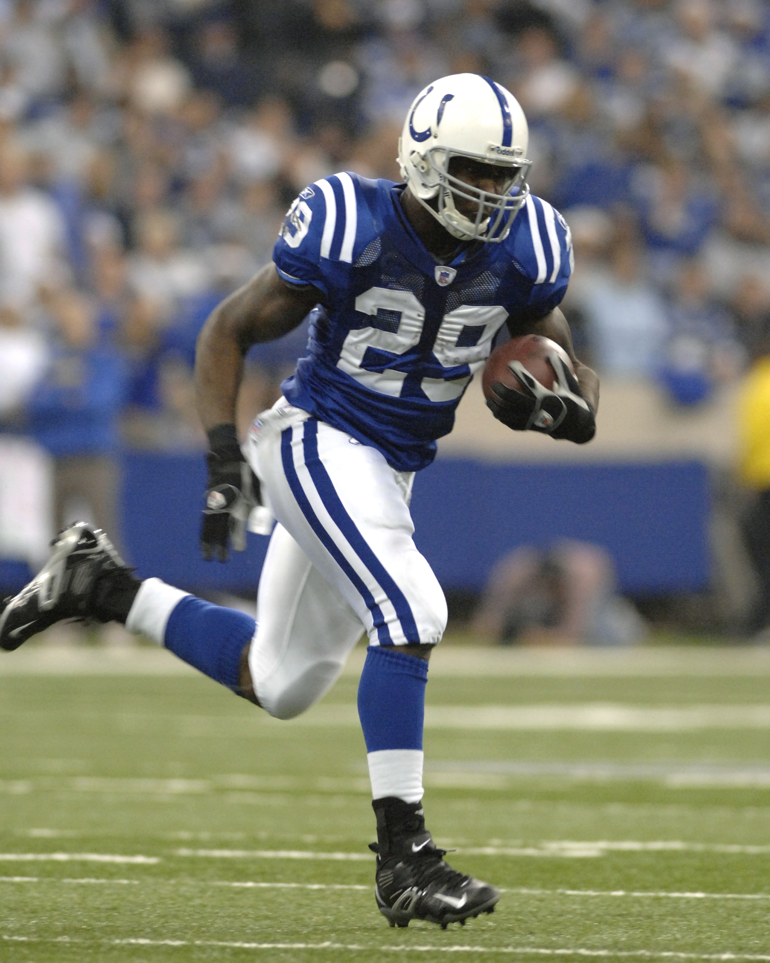 Indianapolis Colts running back Joseph Addai rushes upfield against the Cincinnati Bengals at the RCA Dome in Indianapolis, Indiana on December 18, 2006. The Colts won 34 - 16. (Photo by Al Messerschmidt/Getty Images) Indianapolis Colts running back Joseph Addai rushes upfield against the Cincinnati Bengals at the RCA Dome in Indianapolis, Indiana on December 18, 2006. The Colts won 34 - 16. (Photo by Al Messerschmidt/Getty Images)