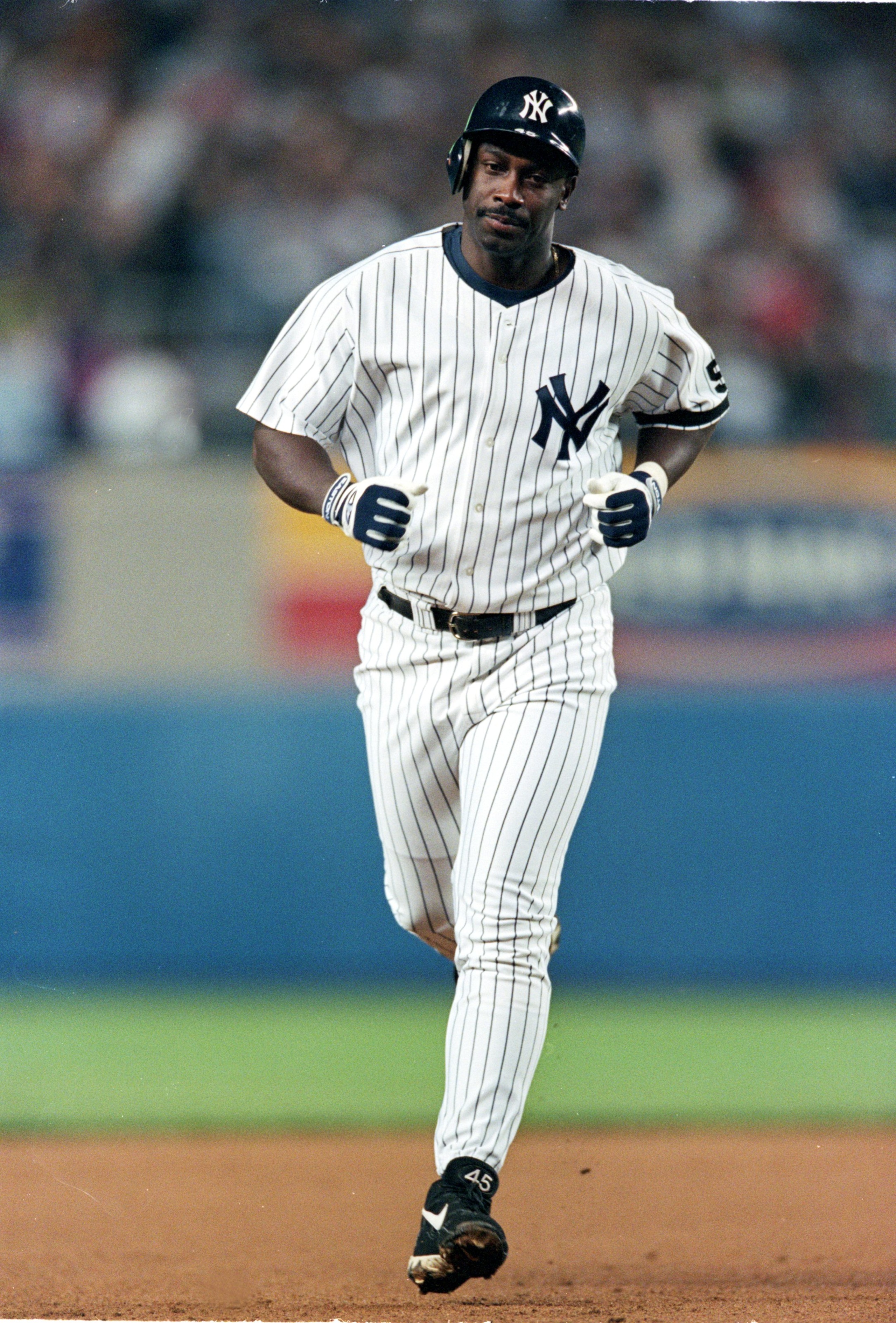 10 Sep 1999:  Chili Davis of the New York Yankees rounds the bases after hitting a home run against the Boston Red Sox at Yankee Stadium in Bronx, New York. The Red Sox defeated the Yankees 4-1. Mandatory Credit: Ezra O. Shaw  /Allsport