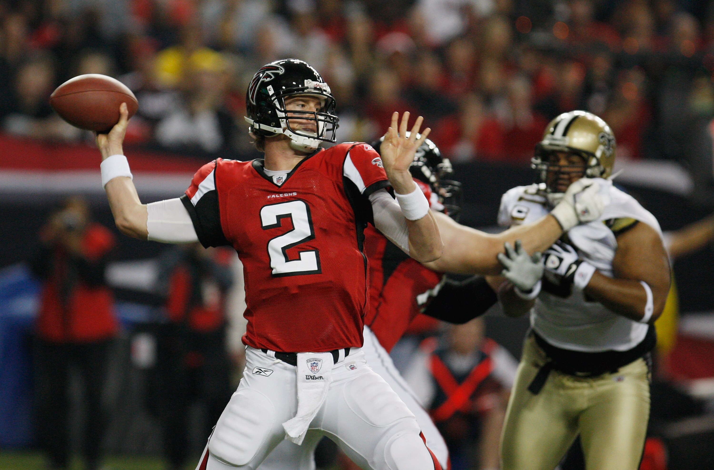 ATLANTA, GA - DECEMBER 27:  Matt Ryan #2 of the Atlanta Falcons looks upfield to pass during the first half of the game against the New Orleans Saints at the Georgia Dome on December 27, 2010 in Atlanta, Georgia.  (Photo by Scott Halleran/Getty Images)