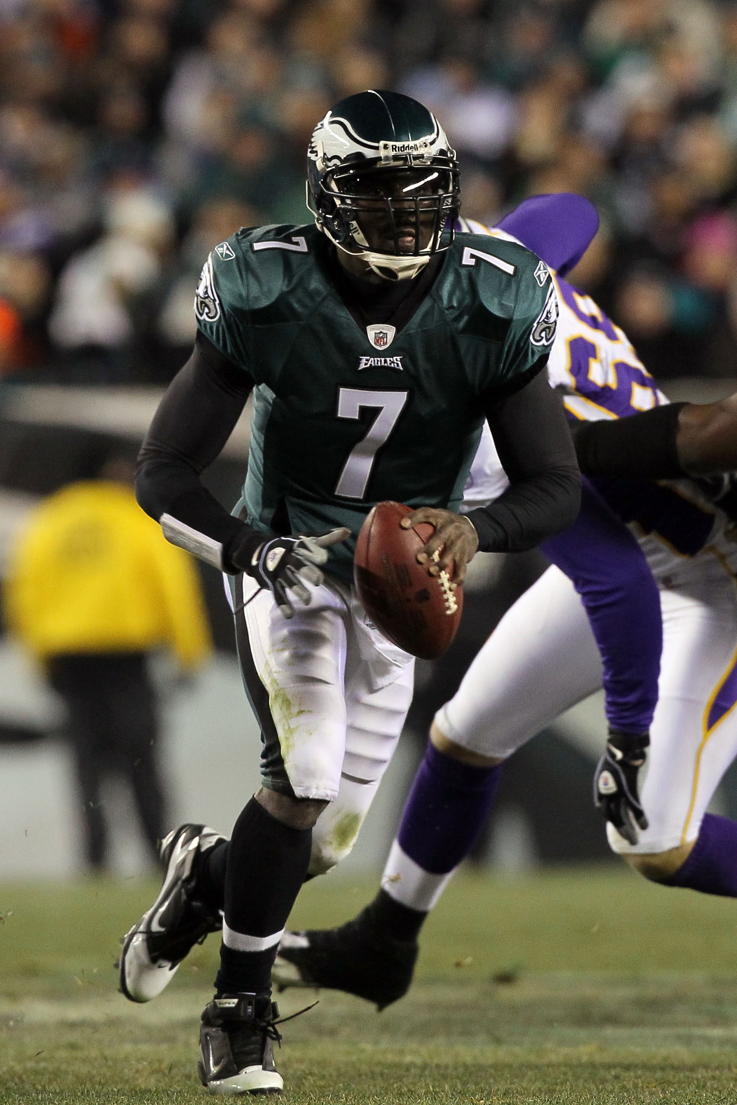 PHILADELPHIA, PA - DECEMBER 28: Michael Vick #7 of the Philadelphia Eagles in action against the Minnesota Vikings at Lincoln Financial Field on December 26, 2010 in Philadelphia, Pennsylvania. (Photo by Jim McIsaac/Getty Images) PHILADELPHIA, PA - DECEMBER 28: Michael Vick #7 of the Philadelphia Eagles in action against the Minnesota Vikings at Lincoln Financial Field on December 26, 2010 in Philadelphia, Pennsylvania. (Photo by Jim McIsaac/Getty Images)