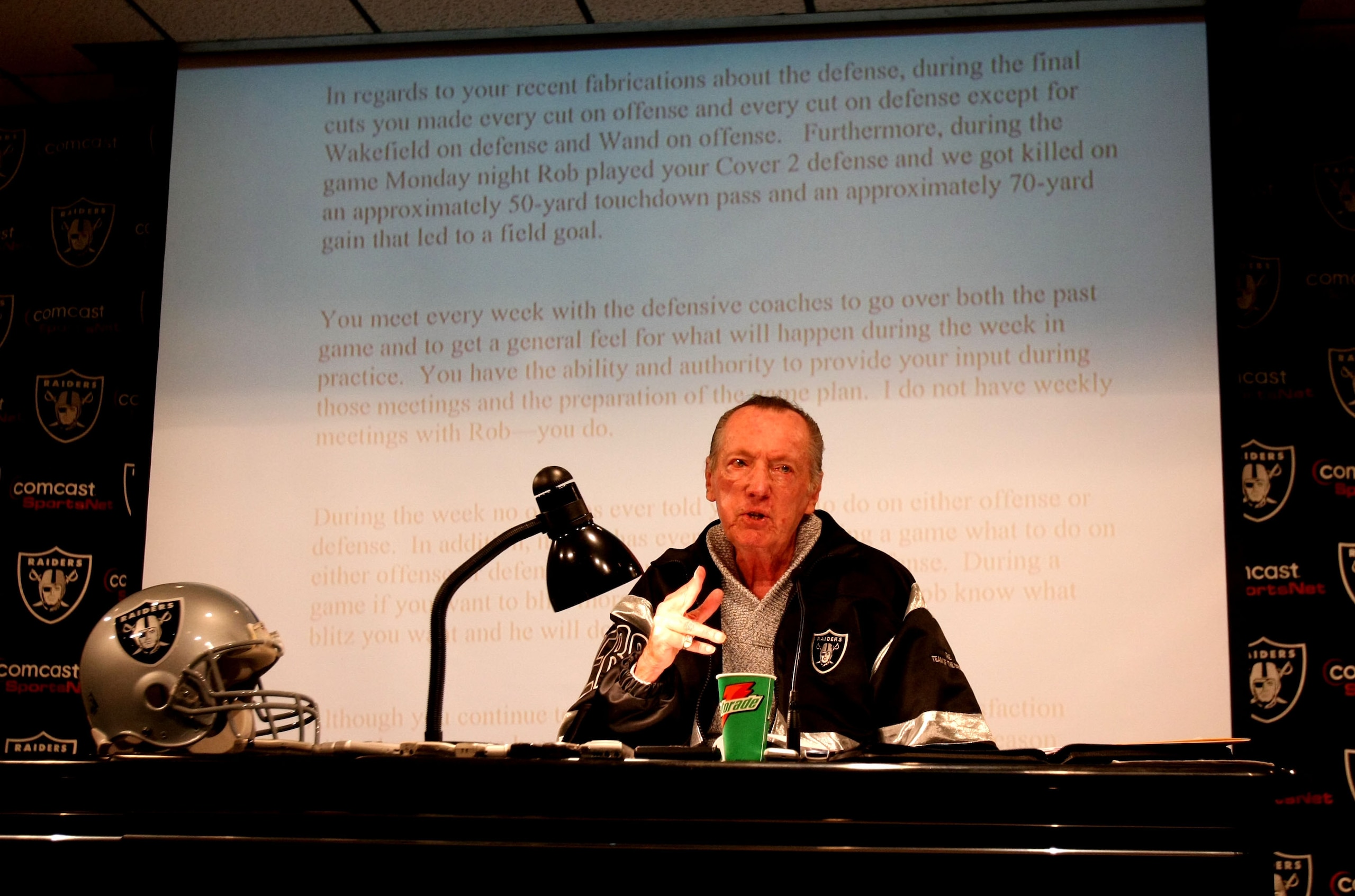 ALAMEDA, CA - SEPTEMBER 30: Oakland Raiders owner Al Davis speaks during a press conference to announce the firing of head coach Lane Kiffin of the Oakland Raiders at the thier training facility on Septemer 30, 2008 in Alameda, California. (Photo by Jed ALAMEDA, CA - SEPTEMBER 30: Oakland Raiders owner Al Davis speaks during a press conference to announce the firing of head coach Lane Kiffin of the Oakland Raiders at the thier training facility on Septemer 30, 2008 in Alameda, California. (Photo by Jed
