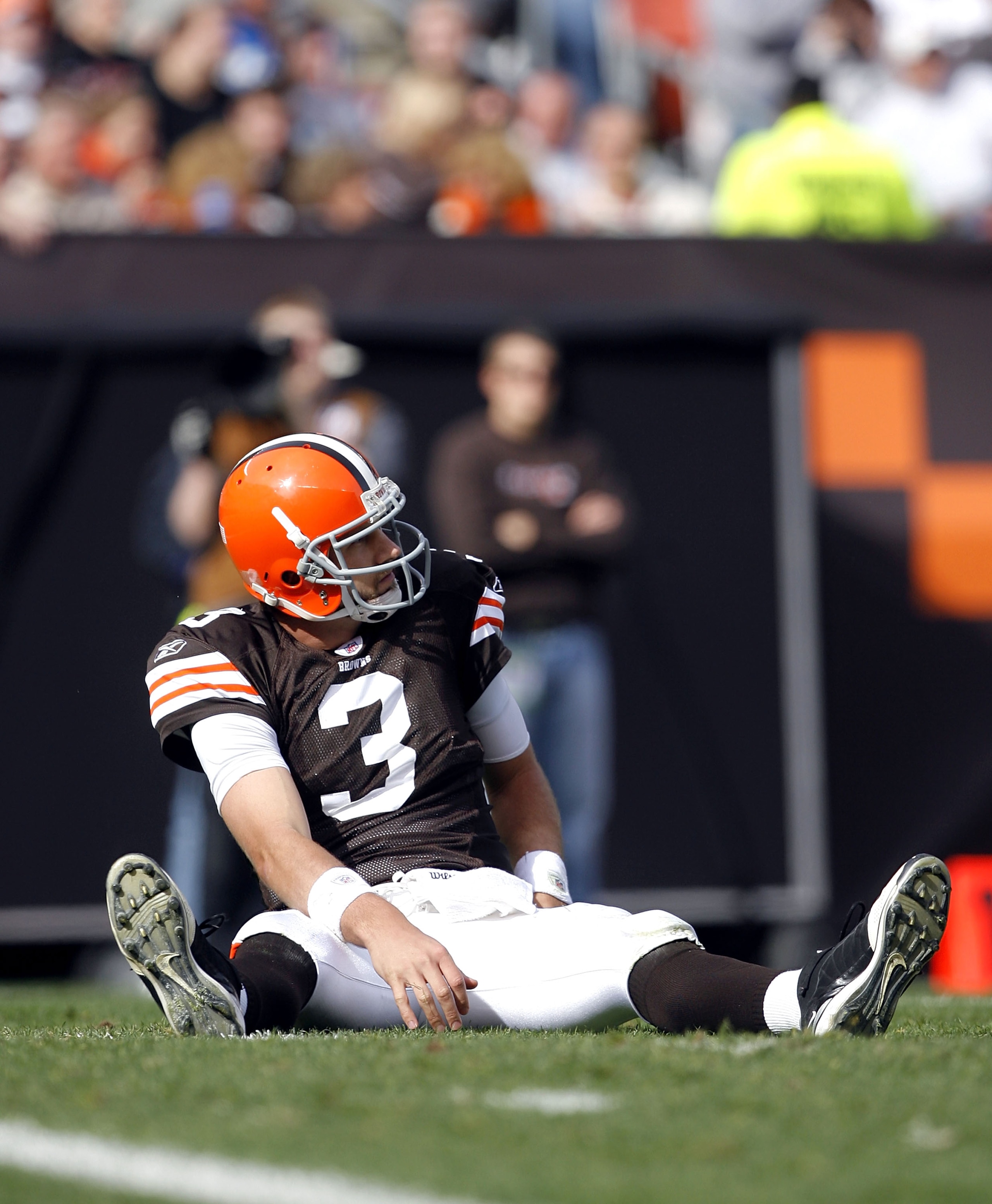 CLEVELAND, OH - OCTOBER 25:  Derek Anderson #3 of the Cleveland Browns reacts after being sacked by the Green Bay Packers at Cleveland Browns at Cleveland Browns Stadium on October 25, 2009 in Cleveland, Ohio.  (Photo by Matt Sullivan/Getty Images)