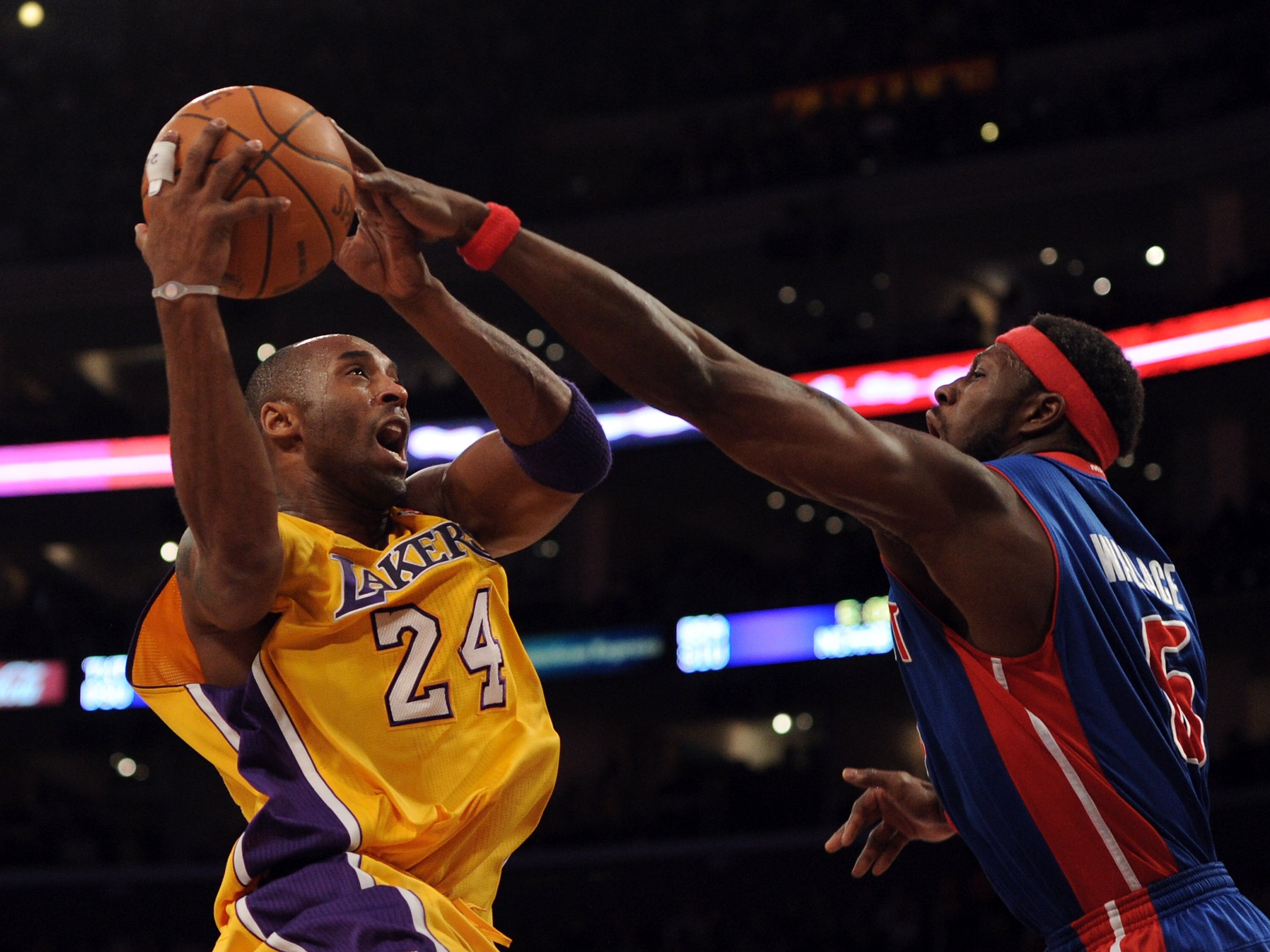 LOS ANGELES, CA - JANUARY 04:  Kobe Bryant #24 of the Los Angeles Lakers drives on Ben Wallace #6 of the Detroit Pistons during the first half at the Staples Center on January 4, 2011 in Los Angeles, California. NOTE TO USER: User expressly acknowledges a