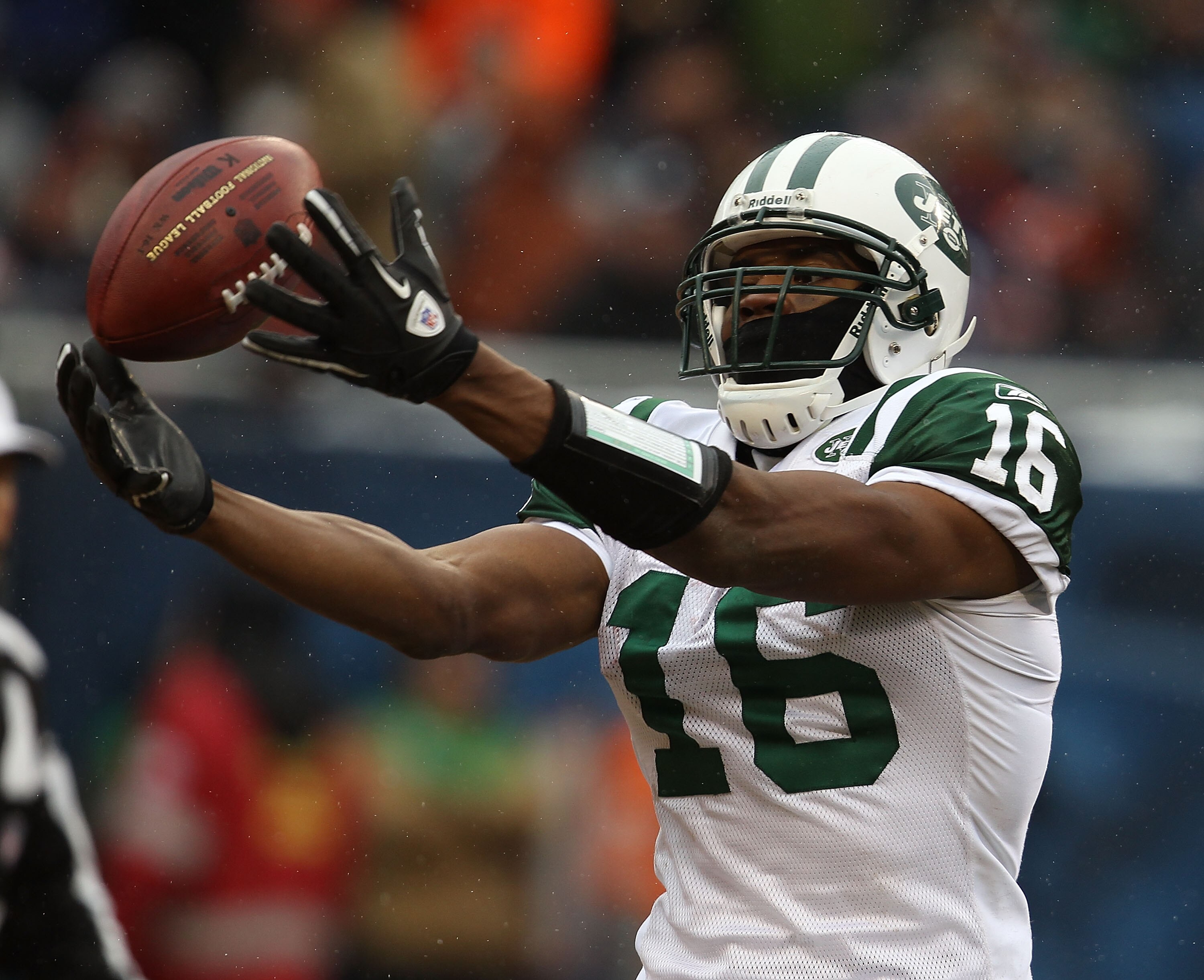 CHICAGO, IL - DECEMBER 26: Brad Smith #16 of the New York Jets misplays the ball on a kick-off against the Chicago Bears at Soldier Field on December 26, 2010 in Chicago, Illinois. (Photo by Jonathan Daniel/Getty Images)