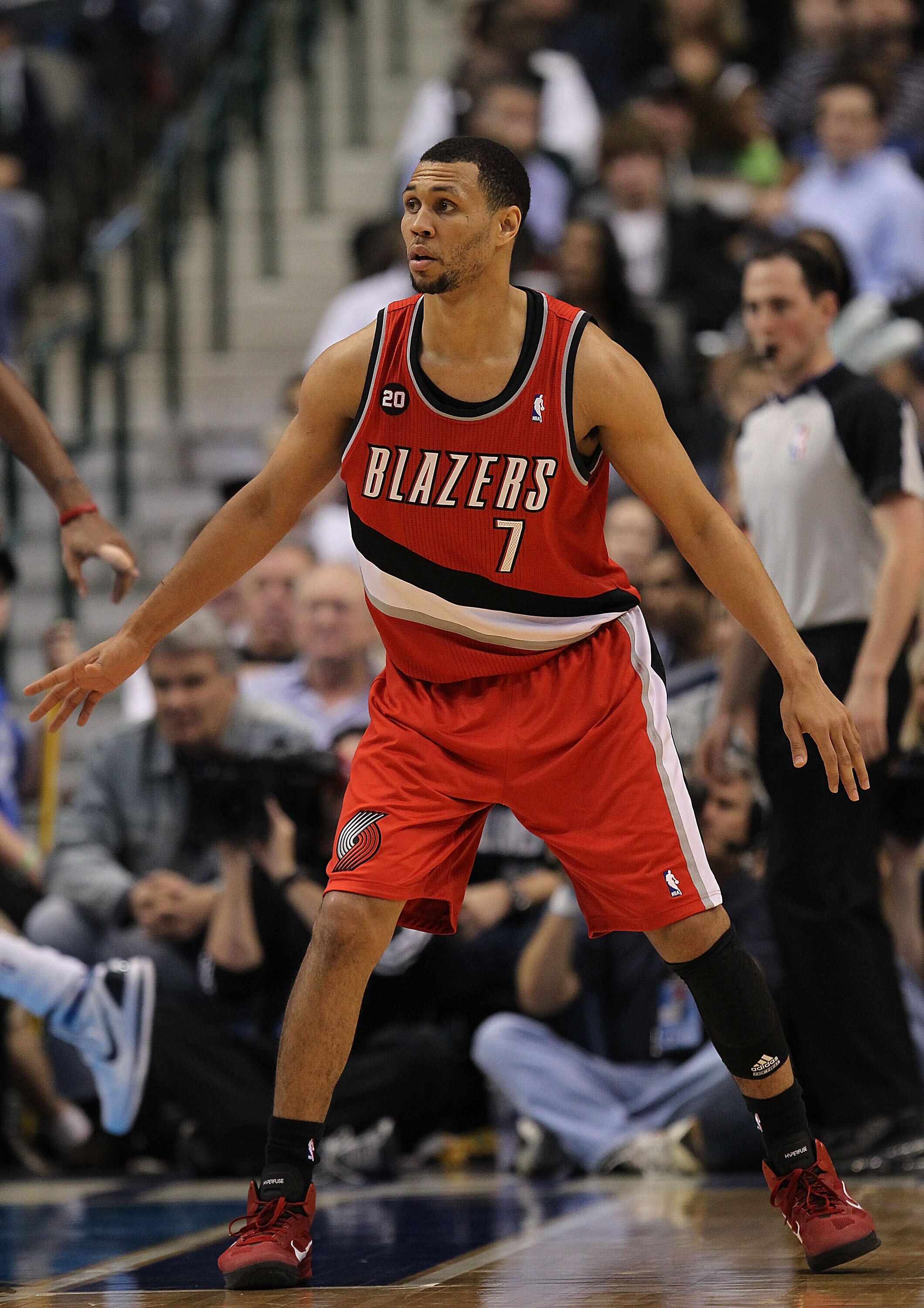 DALLAS, TX - DECEMBER 15:  Guard Brandon Roy #7 of the Portland Trail Blazers at American Airlines Center on December 15, 2010 in Dallas, Texas.  NOTE TO USER: User expressly acknowledges and agrees that, by downloading and or using this photograph, User