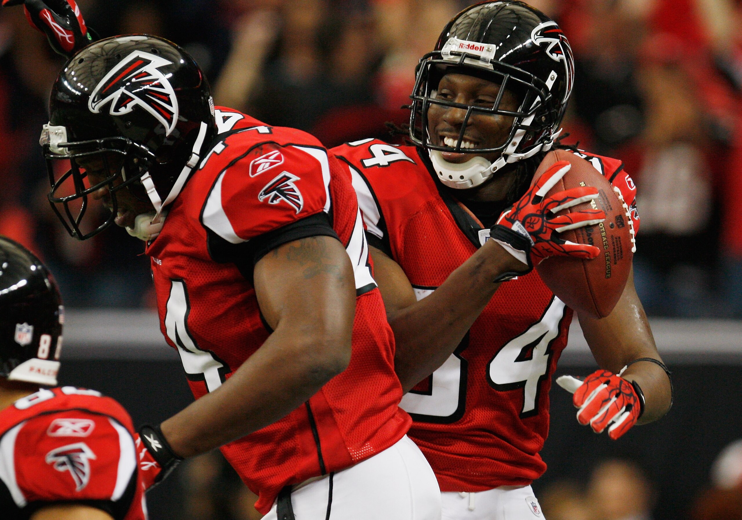 ATLANTA, GA - JANUARY 02: Roddy White #84 and Jason Snelling #44 of the Atlanta Falcons celebrate after White's second quarter touchdown during the game against the Carolina Panthers at the Georgia Dome on January 2, 2011 in Atlanta, Georgia. (Photo by ATLANTA, GA - JANUARY 02: Roddy White #84 and Jason Snelling #44 of the Atlanta Falcons celebrate after White's second quarter touchdown during the game against the Carolina Panthers at the Georgia Dome on January 2, 2011 in Atlanta, Georgia. (Photo by