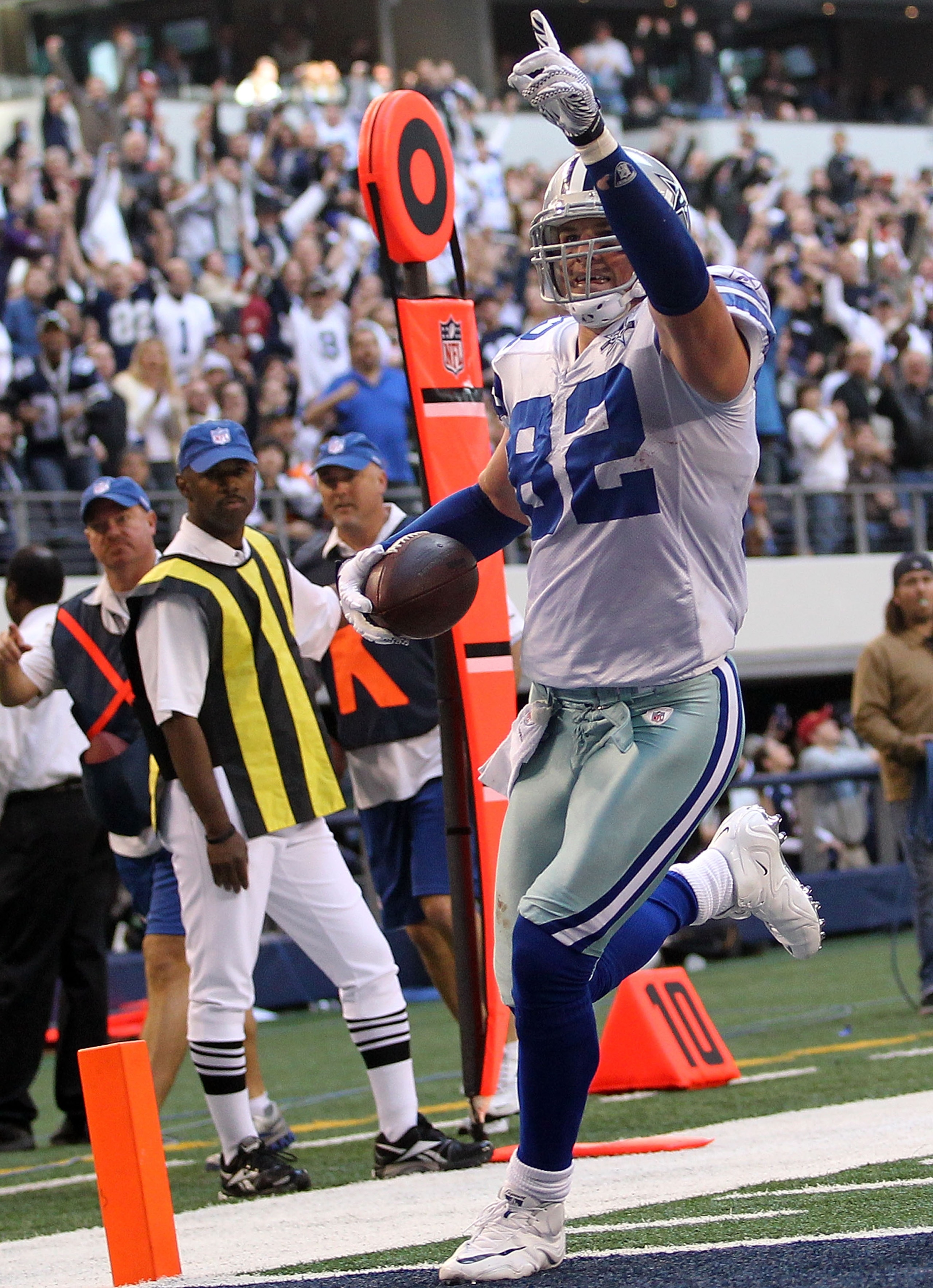 ARLINGTON, TX - DECEMBER 19: Tight end Jason Witten #82 of the Dallas Cowboys scores a touchdown against the Washington Redskins at Cowboys Stadium on December 19, 2010 in Arlington, Texas. (Photo by Ronald Martinez/Getty Images) ARLINGTON, TX - DECEMBER 19: Tight end Jason Witten #82 of the Dallas Cowboys scores a touchdown against the Washington Redskins at Cowboys Stadium on December 19, 2010 in Arlington, Texas. (Photo by Ronald Martinez/Getty Images)