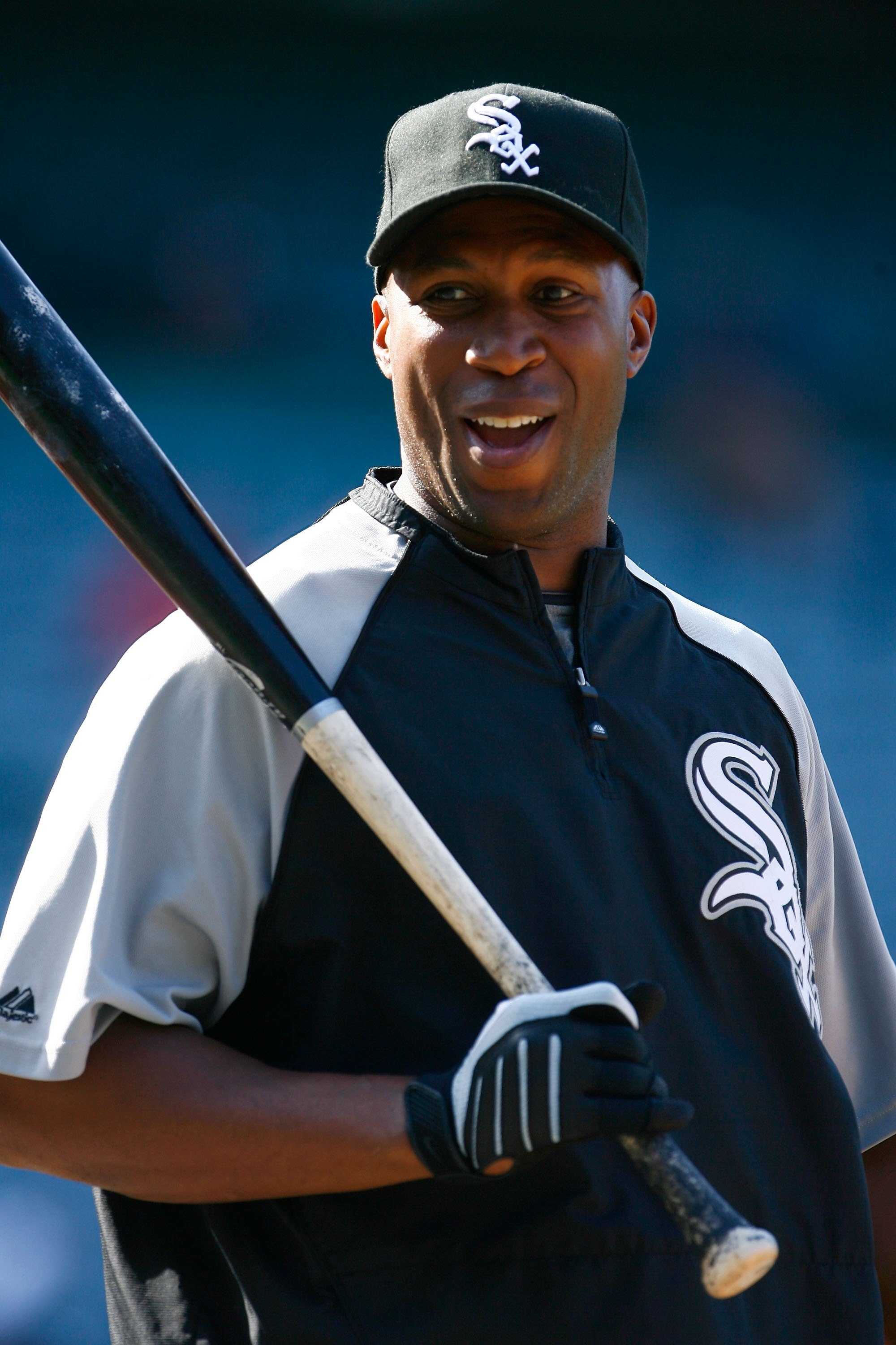 ANAHEIM, CA - MAY 25:  Jermaine Dye #23 of the Chicago White Sox takes batting practice prior to the game against the Los Angeles Angels of Anaheim at Angel Stadium on May 25, 2009 in Anaheim, California.  (Photo by Jeff Gross/Getty Images)