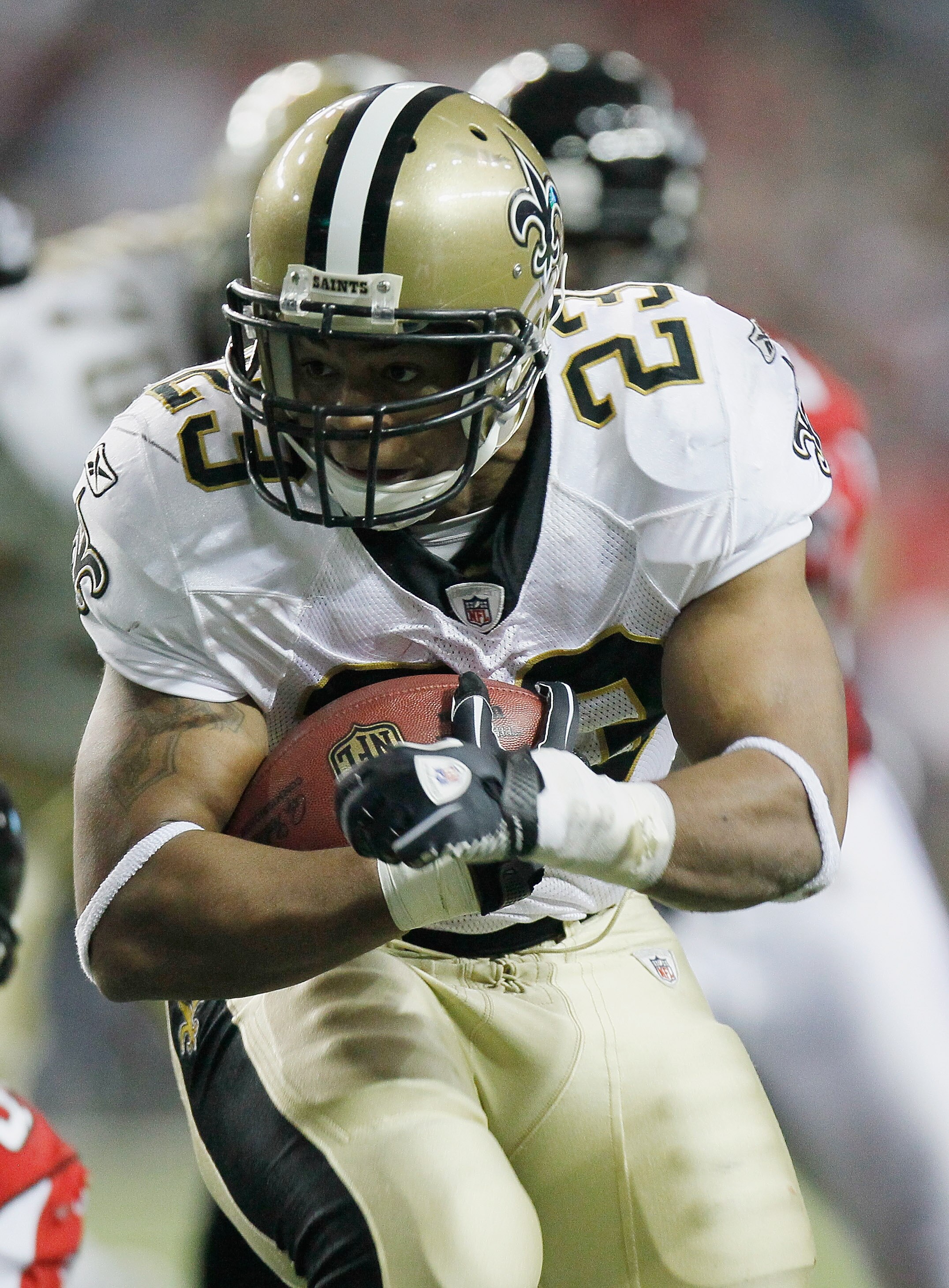 ATLANTA, GA - DECEMBER 27:  Pierre Thomas #23 of the New Orleans Saints runs upfield against the Atlanta Falcons in the second half during their game at the Georgia Dome on December 27, 2010 in Atlanta, Georgia.  (Photo by Kevin C. Cox/Getty Images)