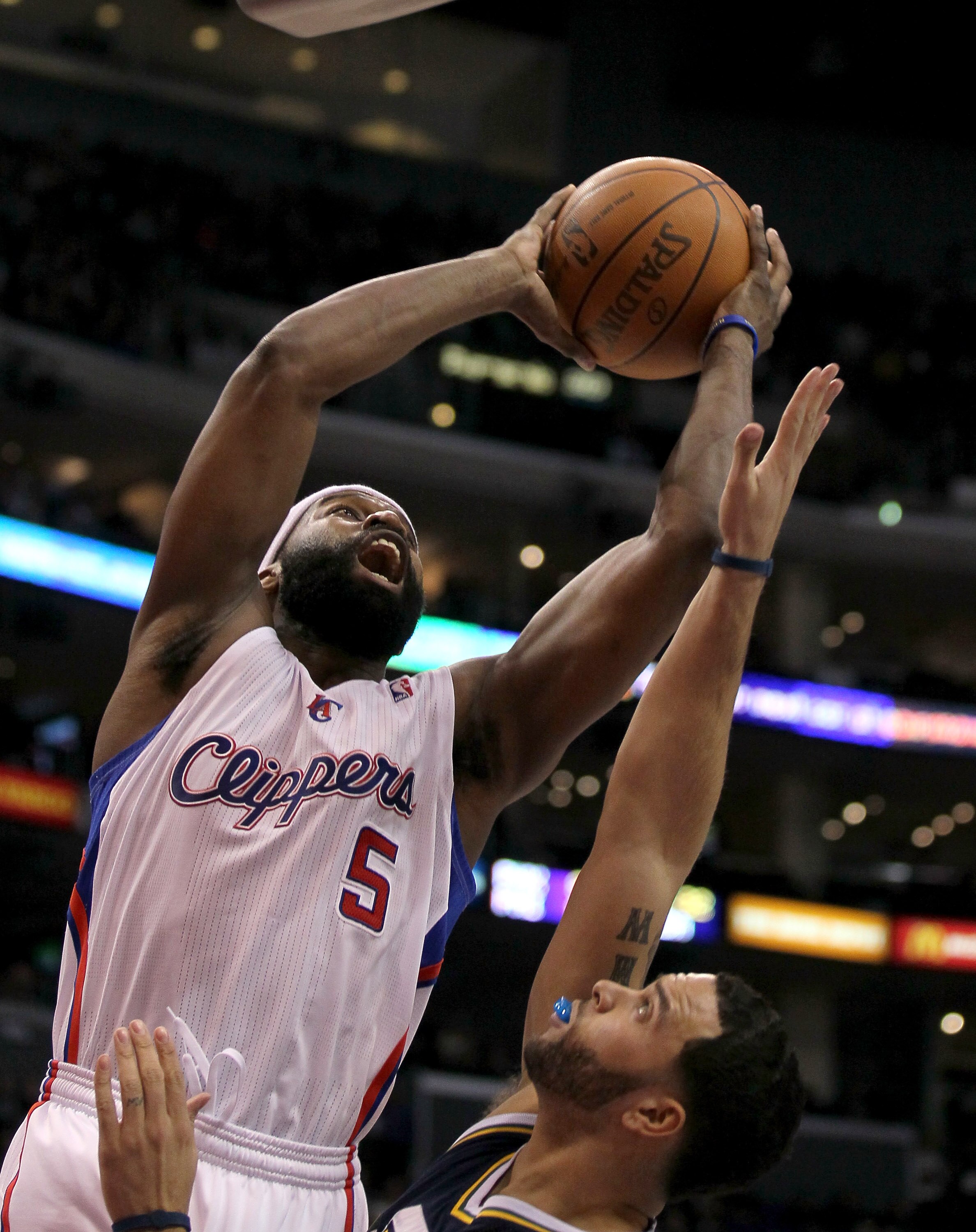 LOS ANGELES, CA - DECEMBER 29:  Baron Davis #5 of the Los Angeles Clippers shoots over Deron Williams #8 of the Utah Jazz at Staples Center on December 29, 2010 in Los Angeles, California.    NOTE TO USER: User expressly acknowledges and agrees that, by d