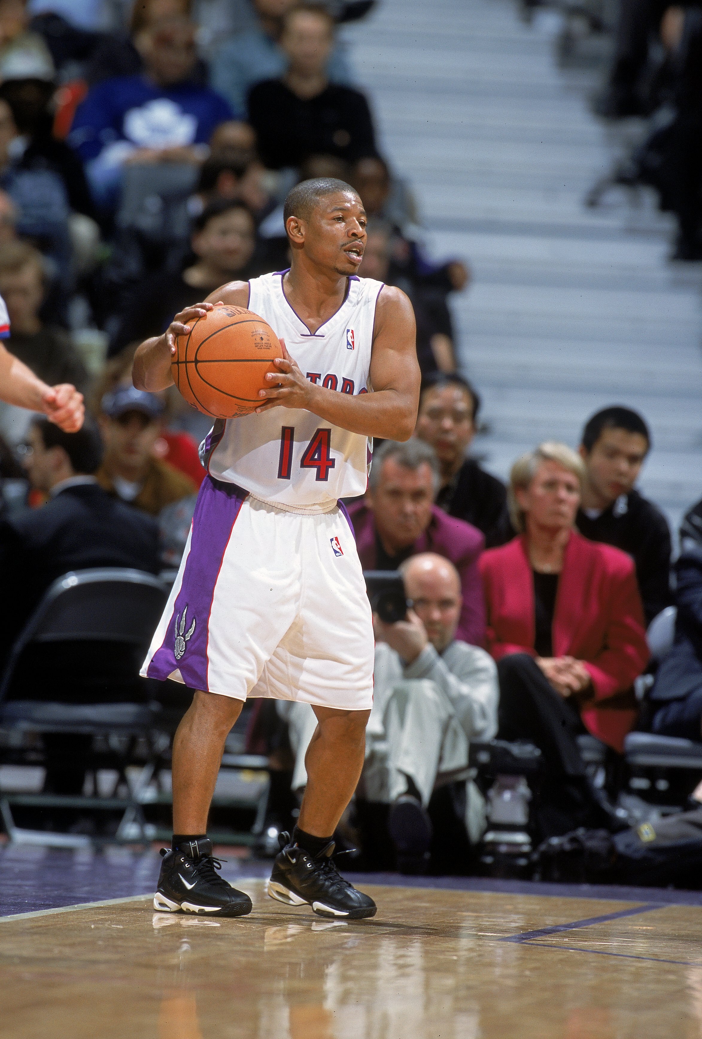 31 Oct 2000:  Muggsy Bogues #14 of the Toronto Raptors moves with the ball during the game against the Detroit Pistons at the Air Canada Center in Toronto, Canada. The Pistons defeated the Raptors 104-95. NOTE TO USER: It is expressly understood that the