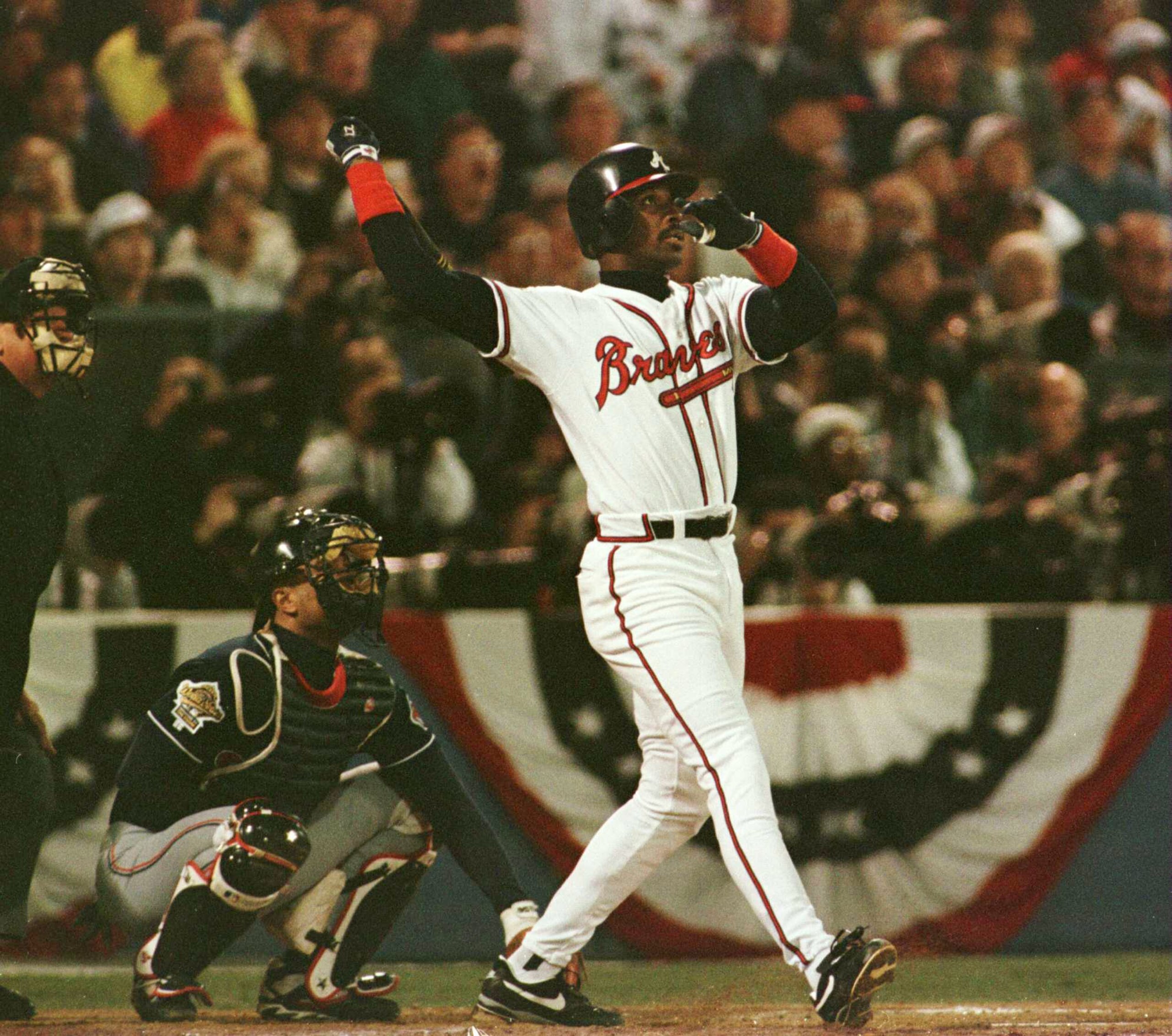 21 OCT 1995: FRED MCGRIFF OF THE ATLANTA BRAVES BELTS A HOME RUN IN THE SECOND INNING OF GAME ONE OF THE WORLD SERIES AGAINST THE CLEVELAND INDIANS AT FULTON COUNTY STADIUM IN ATLANTA, GEORGIA. THE BARVES WON TEH GAME, 3-2. Mandatory Credit: Rick Stewa 21 OCT 1995: FRED MCGRIFF OF THE ATLANTA BRAVES BELTS A HOME RUN IN THE SECOND INNING OF GAME ONE OF THE WORLD SERIES AGAINST THE CLEVELAND INDIANS AT FULTON COUNTY STADIUM IN ATLANTA, GEORGIA. THE BARVES WON TEH GAME, 3-2. Mandatory Credit: Rick Stewa