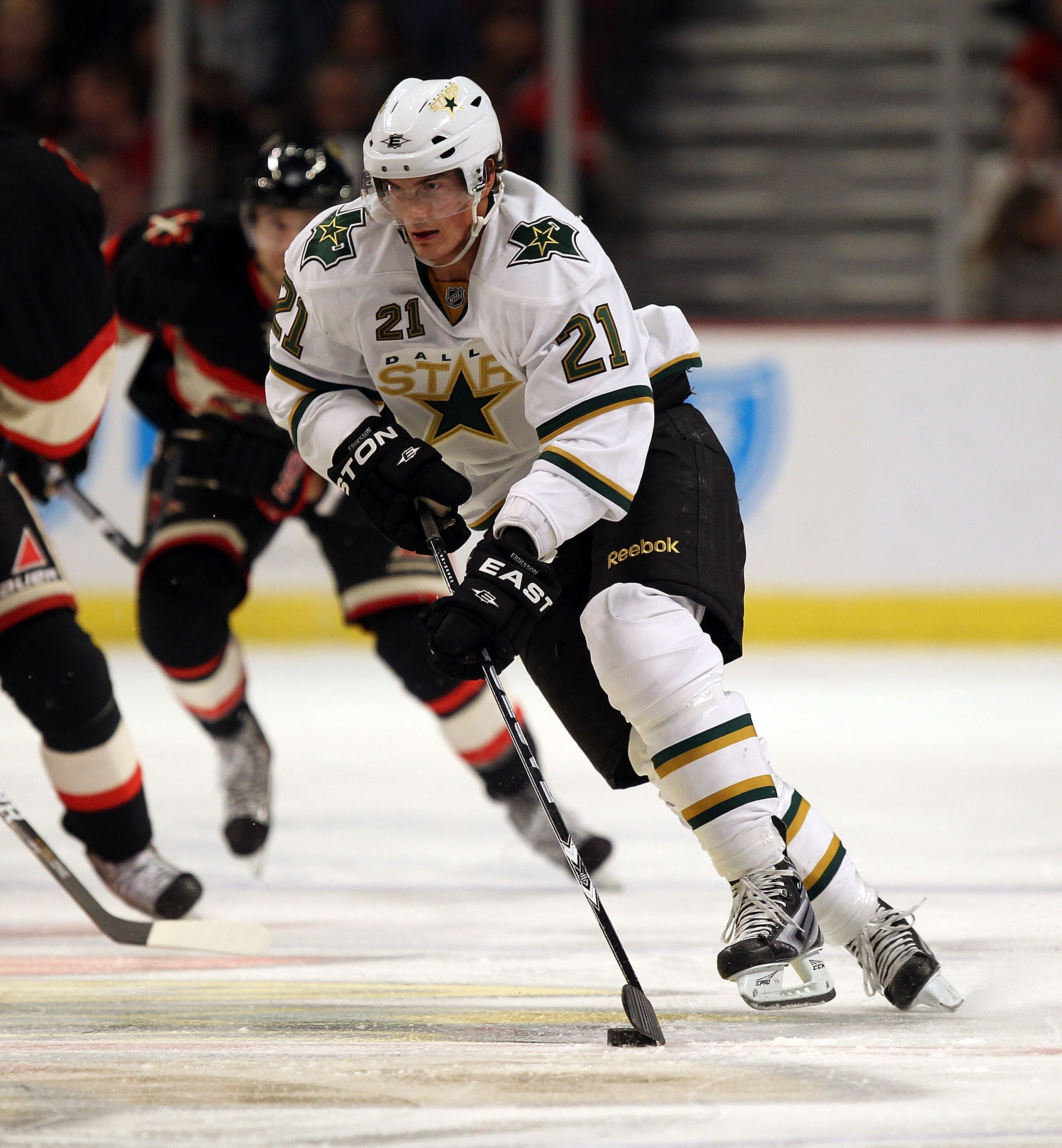 CHICAGO, IL - DECEMBER 08: Loui Eriksson #21 of the Dallas Stars skates up the ice against the Chicago Blackhawks at the United Center on December 8, 2010 in Chicago, Illinois. The Blackhawks defeated the Stars 5-3. (Photo by Jonathan Daniel/Getty Images) CHICAGO, IL - DECEMBER 08: Loui Eriksson #21 of the Dallas Stars skates up the ice against the Chicago Blackhawks at the United Center on December 8, 2010 in Chicago, Illinois. The Blackhawks defeated the Stars 5-3. (Photo by Jonathan Daniel/Getty Images)