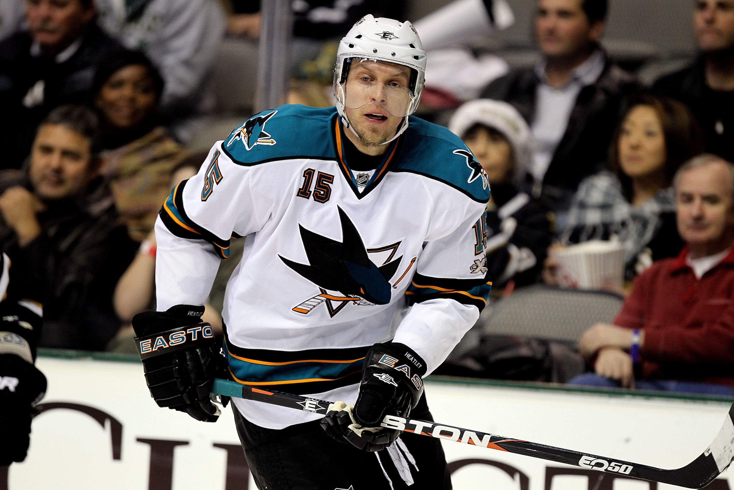 DALLAS, TX - DECEMBER 16: Right wing Dany Heatley #15 of the San Jose Sharks on December 16, 2010 in Dallas, Texas. (Photo by Ronald Martinez/Getty Images) DALLAS, TX - DECEMBER 16: Right wing Dany Heatley #15 of the San Jose Sharks on December 16, 2010 in Dallas, Texas. (Photo by Ronald Martinez/Getty Images)