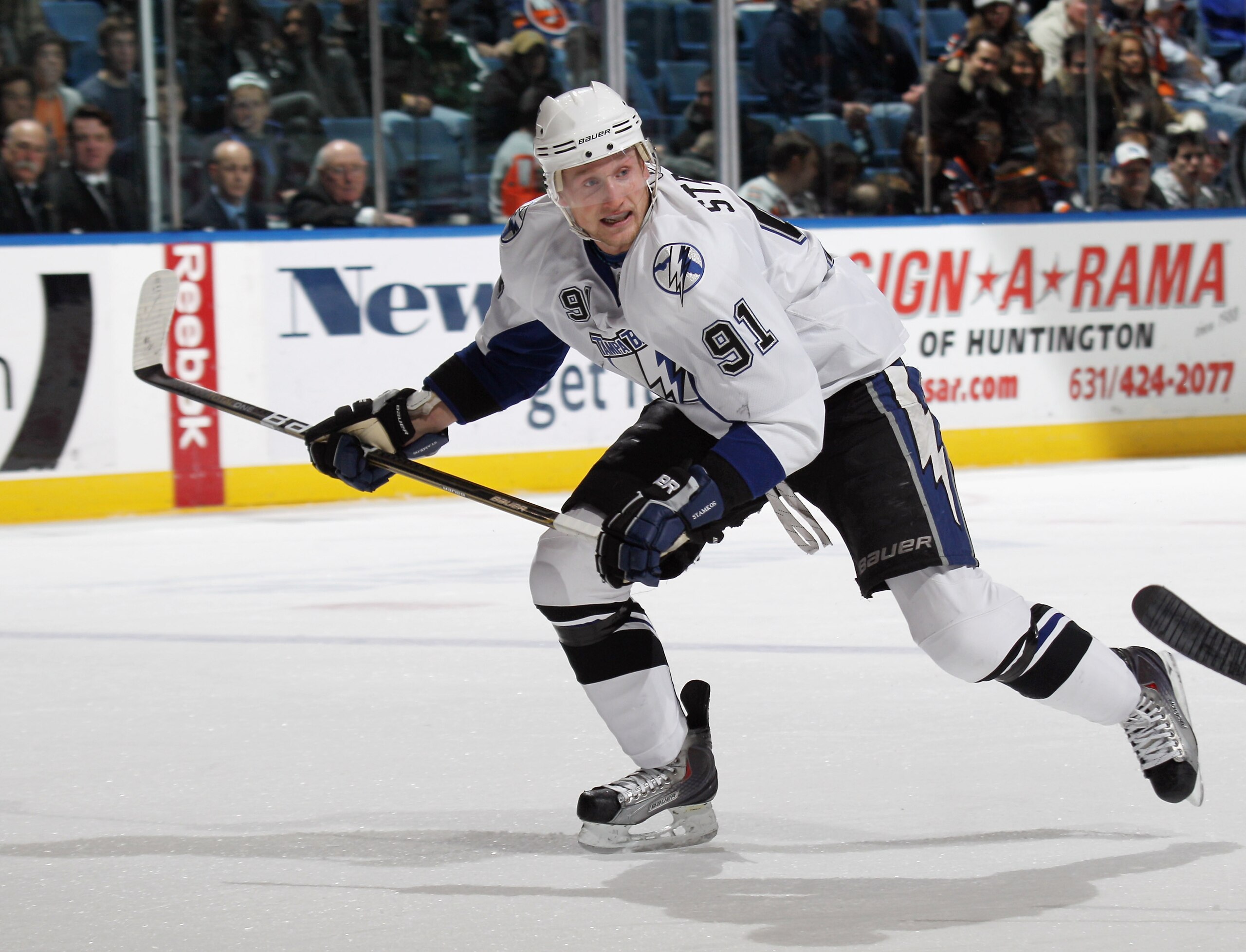 UNIONDALE, NY - DECEMBER 22: Steven Stamkos #91 of the Tampa Bay Lightning skates against the New York Islanders at the Nassau Coliseum on December 22, 2010 in Uniondale, New York. (Photo by Bruce Bennett/Getty Images) UNIONDALE, NY - DECEMBER 22: Steven Stamkos #91 of the Tampa Bay Lightning skates against the New York Islanders at the Nassau Coliseum on December 22, 2010 in Uniondale, New York. (Photo by Bruce Bennett/Getty Images)