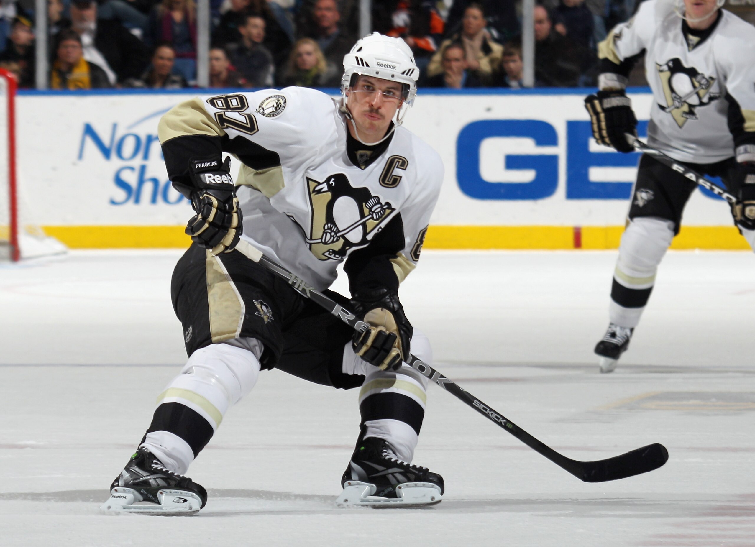 UNIONDALE, NY - DECEMBER 29: Sidney Crosby #87 of the Pittsburgh Penguins skates against the New York Islanders at the Nassau Coliseum on December 29, 2010 in Uniondale, New York. (Photo by Bruce Bennett/Getty Images) UNIONDALE, NY - DECEMBER 29: Sidney Crosby #87 of the Pittsburgh Penguins skates against the New York Islanders at the Nassau Coliseum on December 29, 2010 in Uniondale, New York. (Photo by Bruce Bennett/Getty Images)