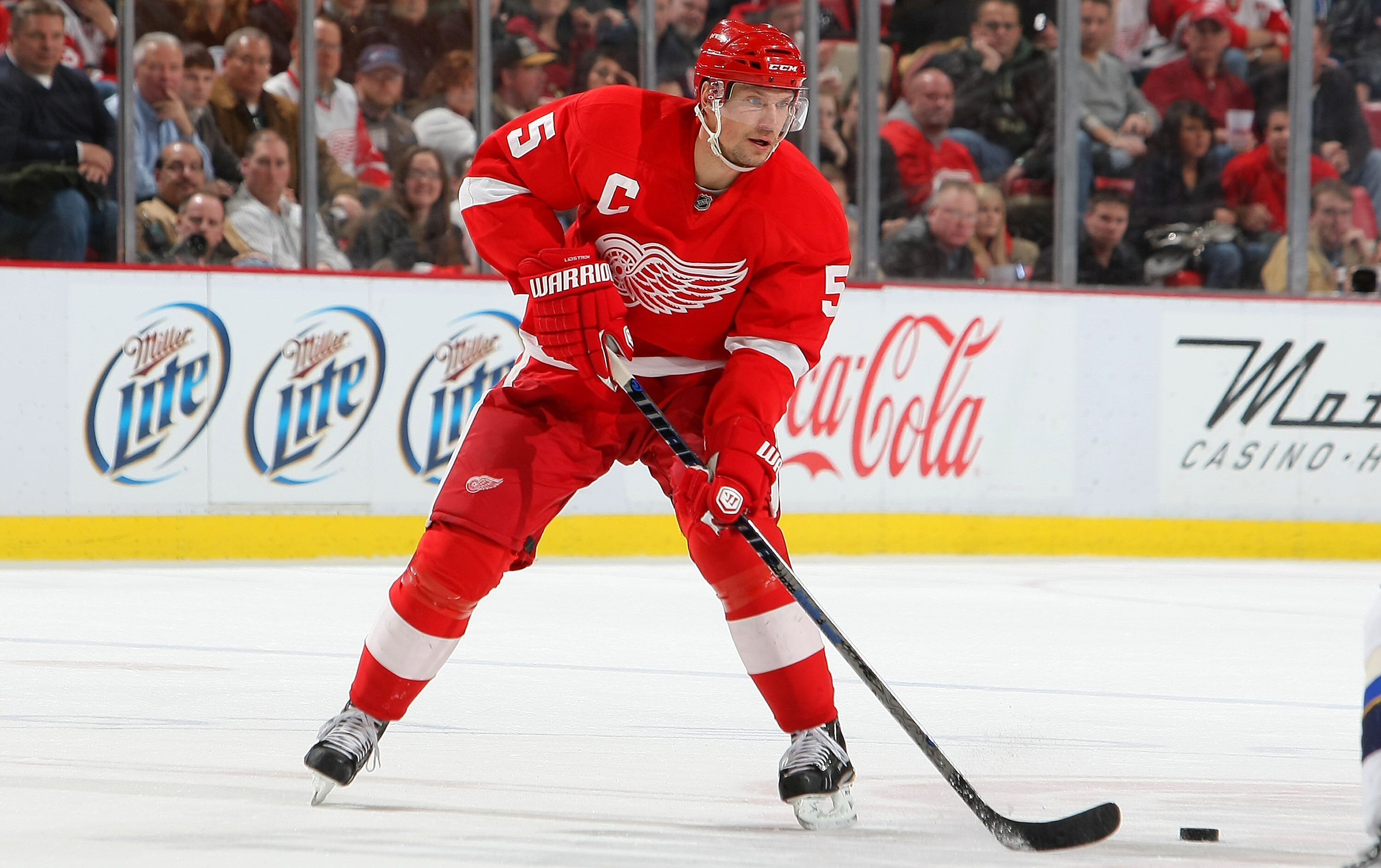 DETROIT, MI - DECEMBER 15:  Nicklas Lidstrom #5 of the Detroit Red Wings skates against the St.Louis Blues during their NHL game at Joe Louis Arena on December 15, 2010 in Detroit, Michigan.(Photo By Dave Sandford/Getty Images)