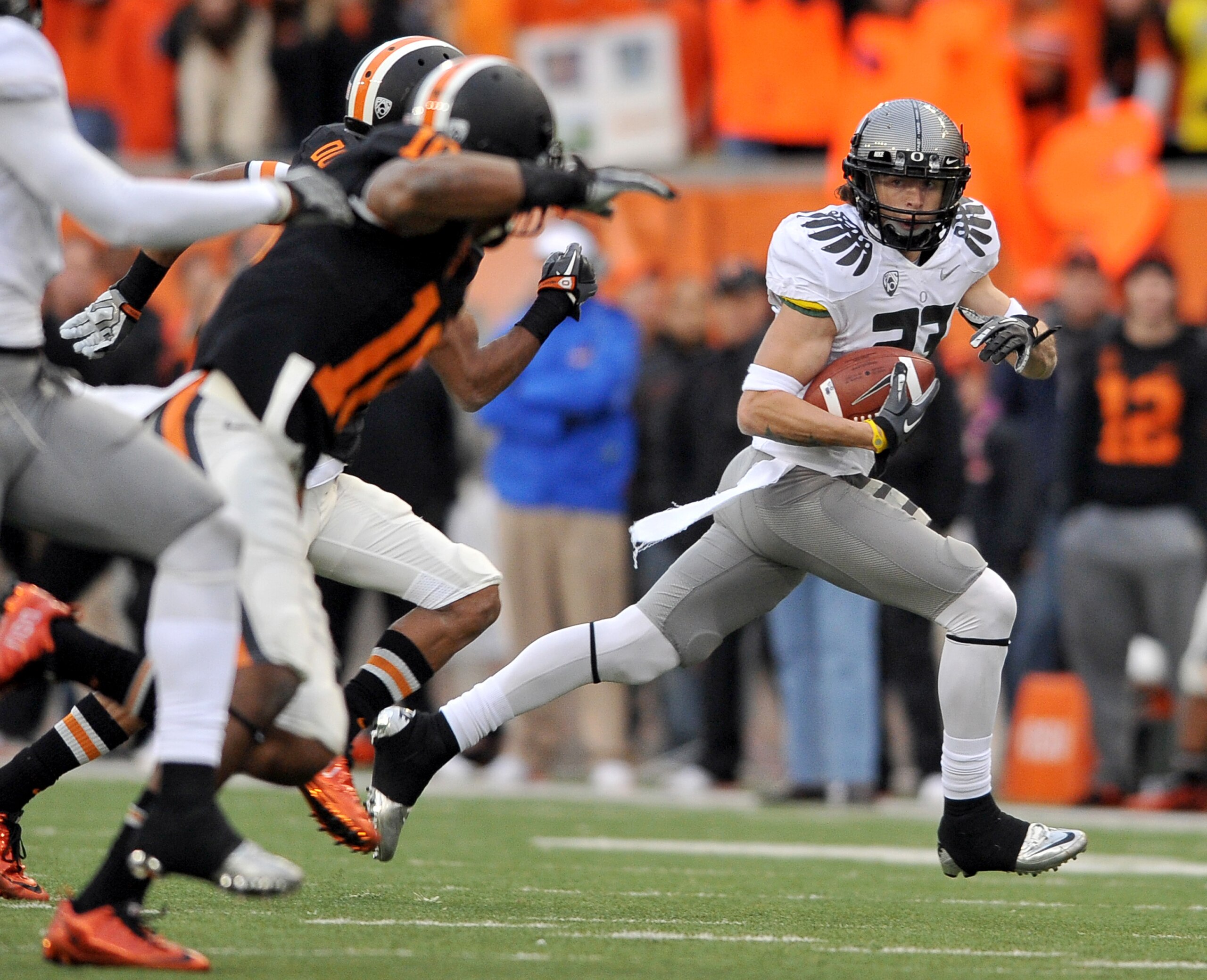 CORVALLIS, OR - DECEMBER 4: Wide receiver Jeff Maehl #23 of the Oregon Ducksof the Oregon Ducks runs with the ball after a pass reception in the fourth quarter of the game against the Oregon State Beavers at Reser Stadium on December 4, 2010 in Corvallis,
