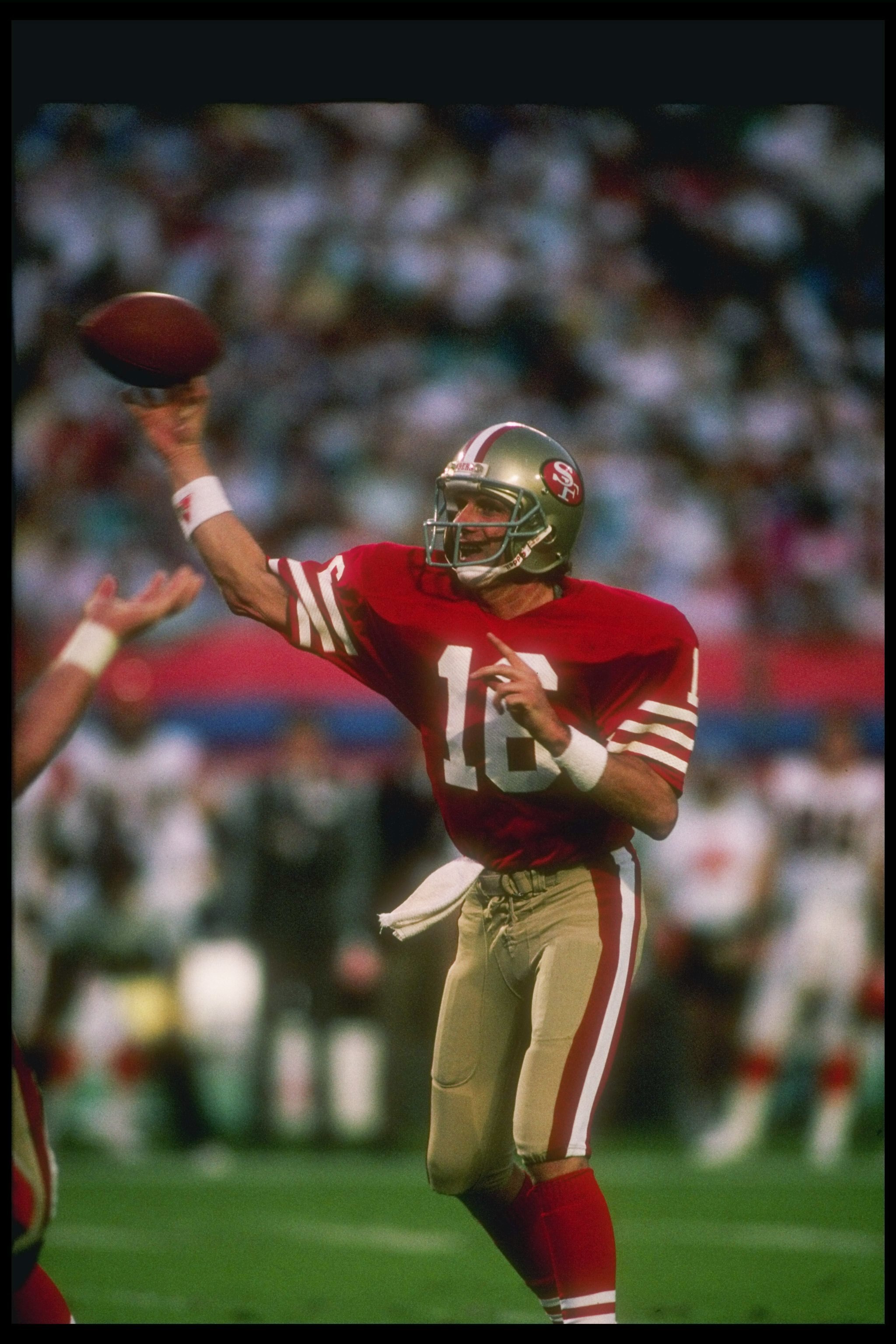 22 Jan 1989:  Quarterback Joe Montana of the San Francisco 49ers throws the ball during Super Bowl XXIII against the Cincinnati Bengals at Joe Robbie Stadium in Miami, Florida.  The 49ers won the game, 20-16. Mandatory Credit: Rick Stewart  /Allsport