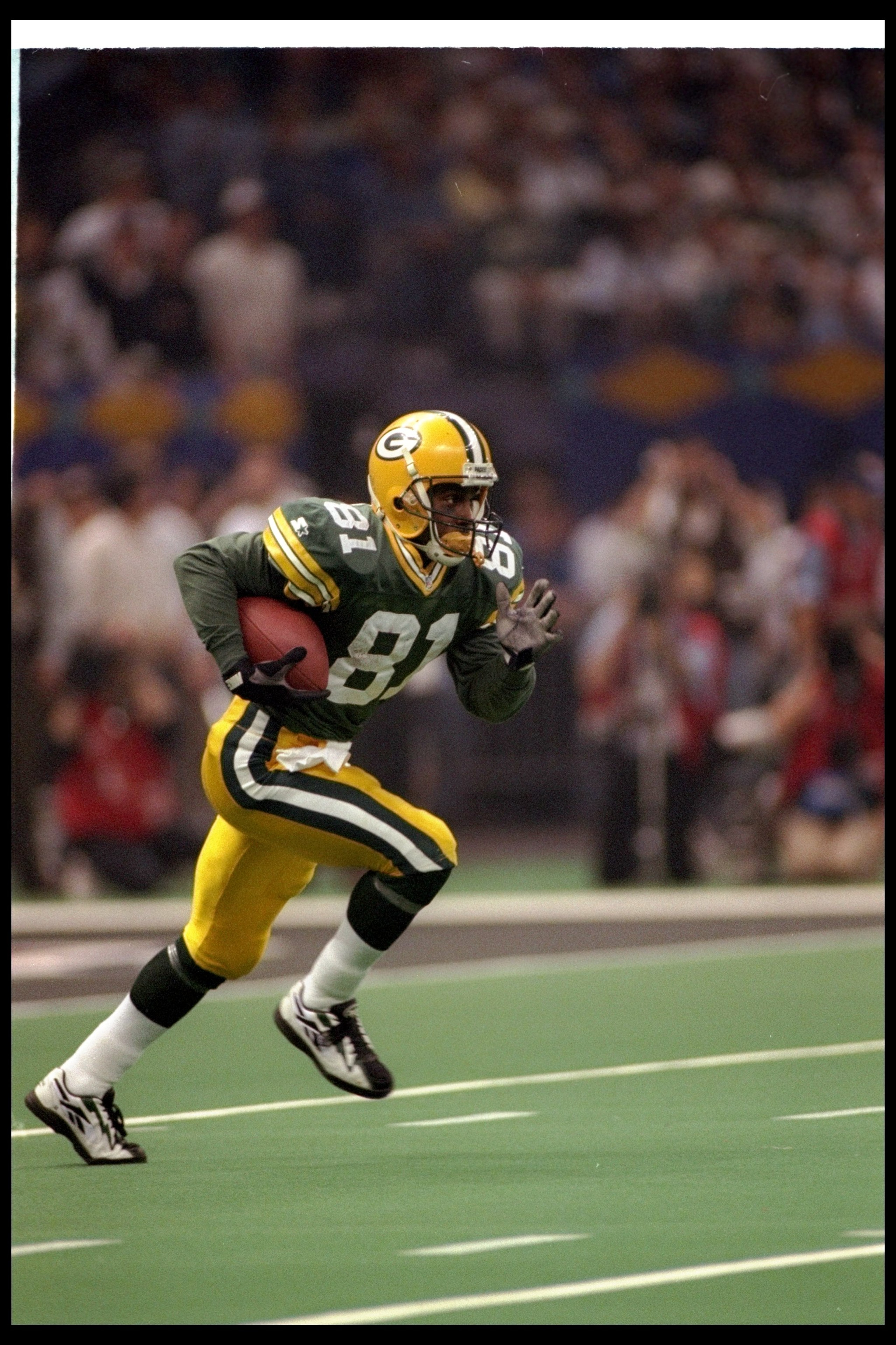 26 Jan 1997:  Wide receiver Desmond Howard of the Green Bay Packers moves the ball during Super Bowl XXXI against the New England Patriots at the Superdome in New Orleans, Louisiana.  The Packers won the game, 35-21. Mandatory Credit: Rick Stewart  /Allsp