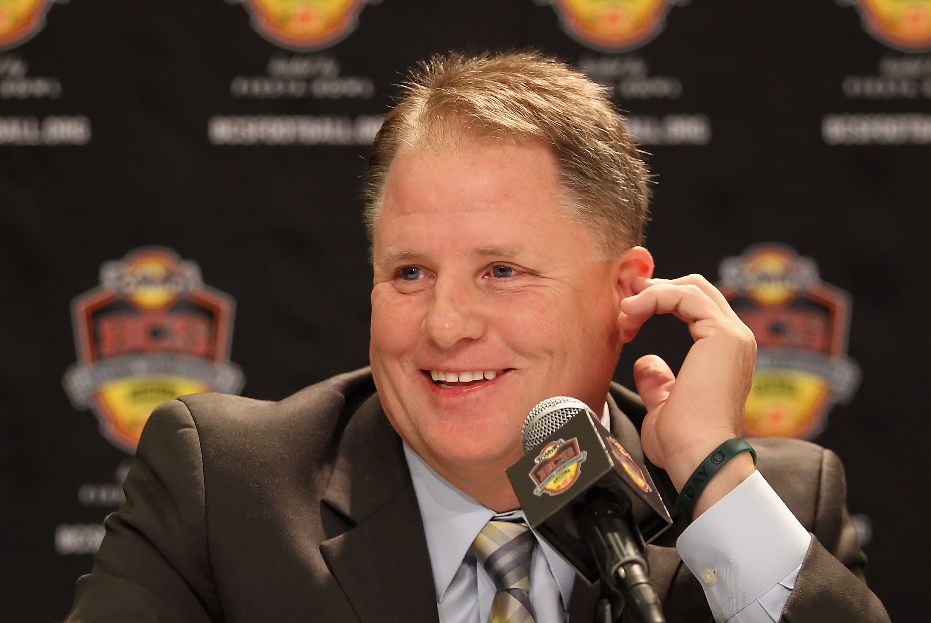 SCOTTSDALE, AZ - JANUARY 09:  Head coach Chip Kelly of the Oregon Ducks speaks to the media during a press conference for the Tostitos BCS National Championship Game against the Auburn Tigers at the JW Marriott Camelback Inn on January 9, 2011 in Scottsda