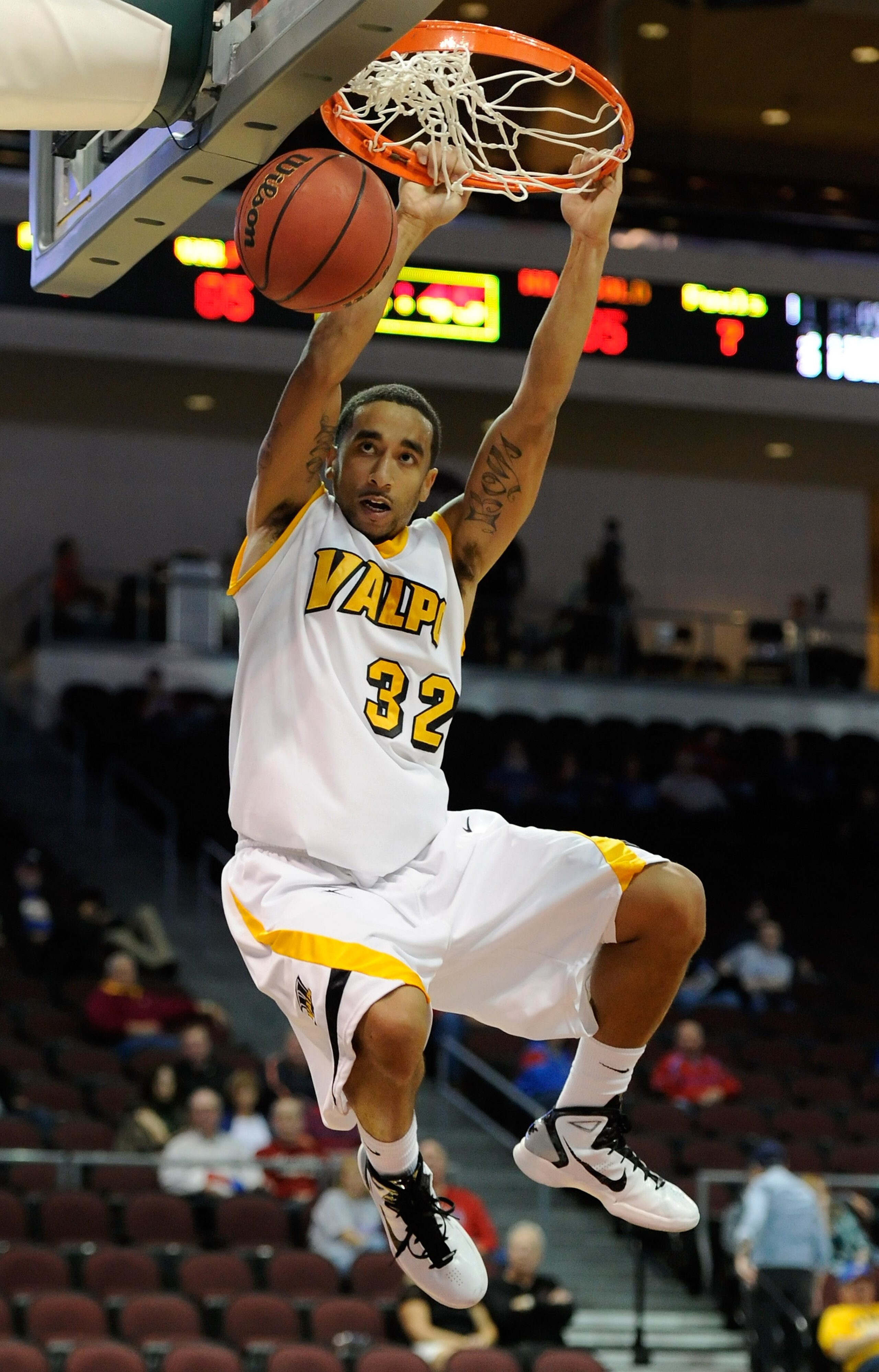 LAS VEGAS - NOVEMBER 26:  Brandon Wood #32 of the Valparaiso Crusaders dunks during a game against the Northern Colorado Bears during the third round of the Las Vegas Invitational at The Orleans Arena November 26, 2010 in Las Vegas, Nevada. Valparaiso won
