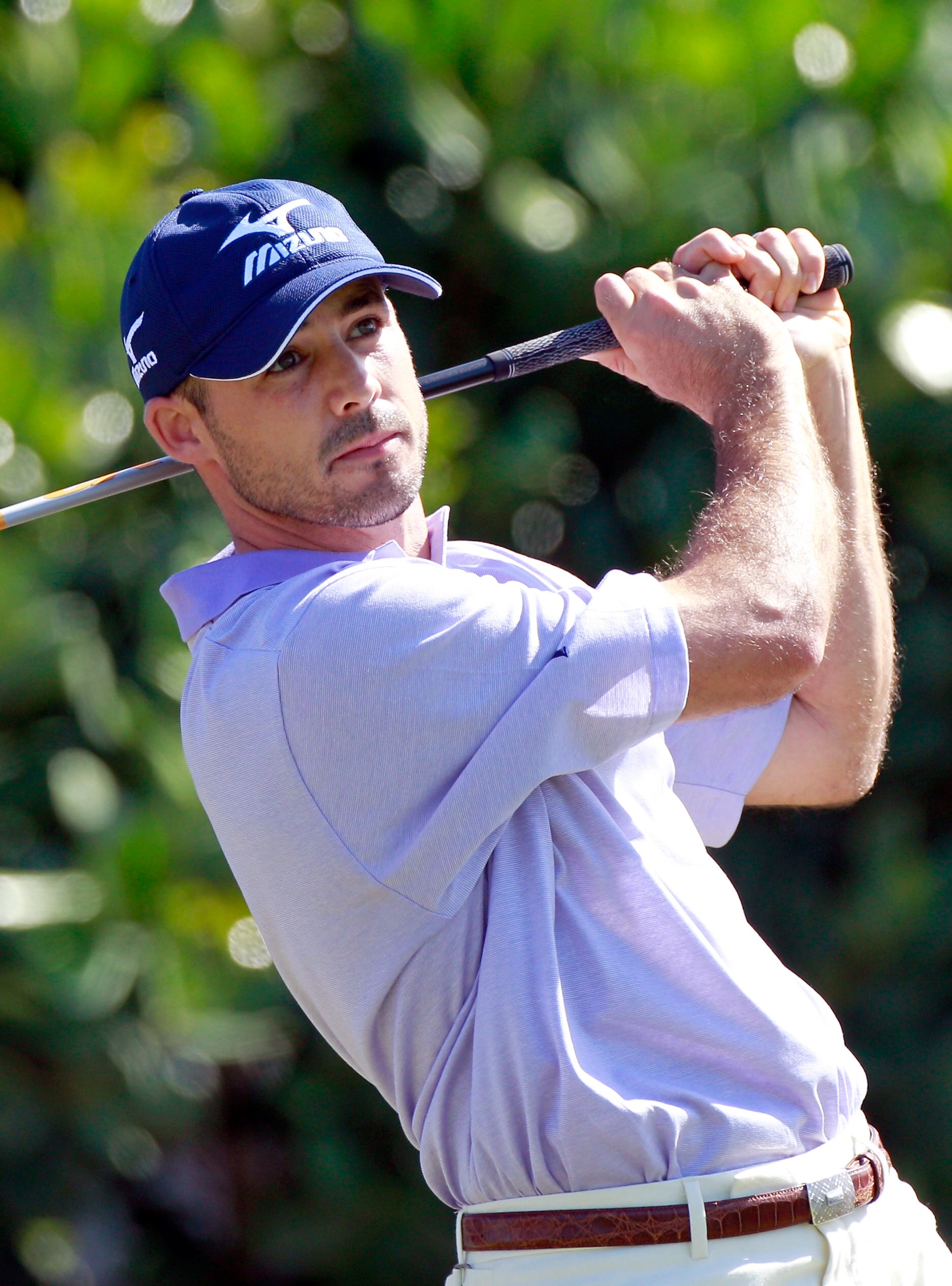 KAPALUA, HI - JANUARY 09:  Jonathan Byrd hits a shot on the 1st hole during the final round of the Hyundai Tournament of Champions at the Plantation course on January 9, 2011 in Kapalua, Hawaii.  (Photo by Sam Greenwood/Getty Images)