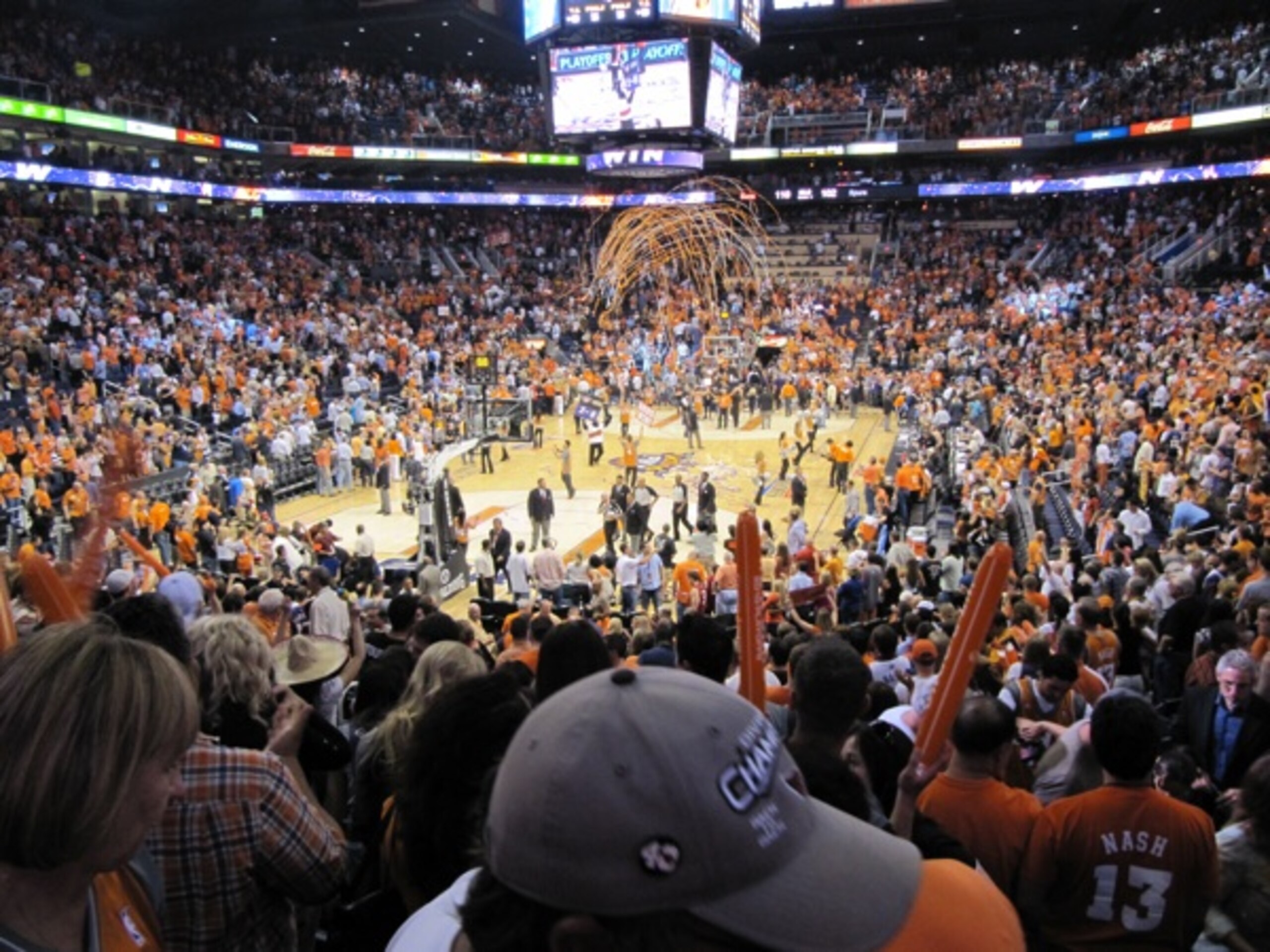 http://lightrailblogger.com/2010/05/10/western-finals-basketball-action-in-phoenix/