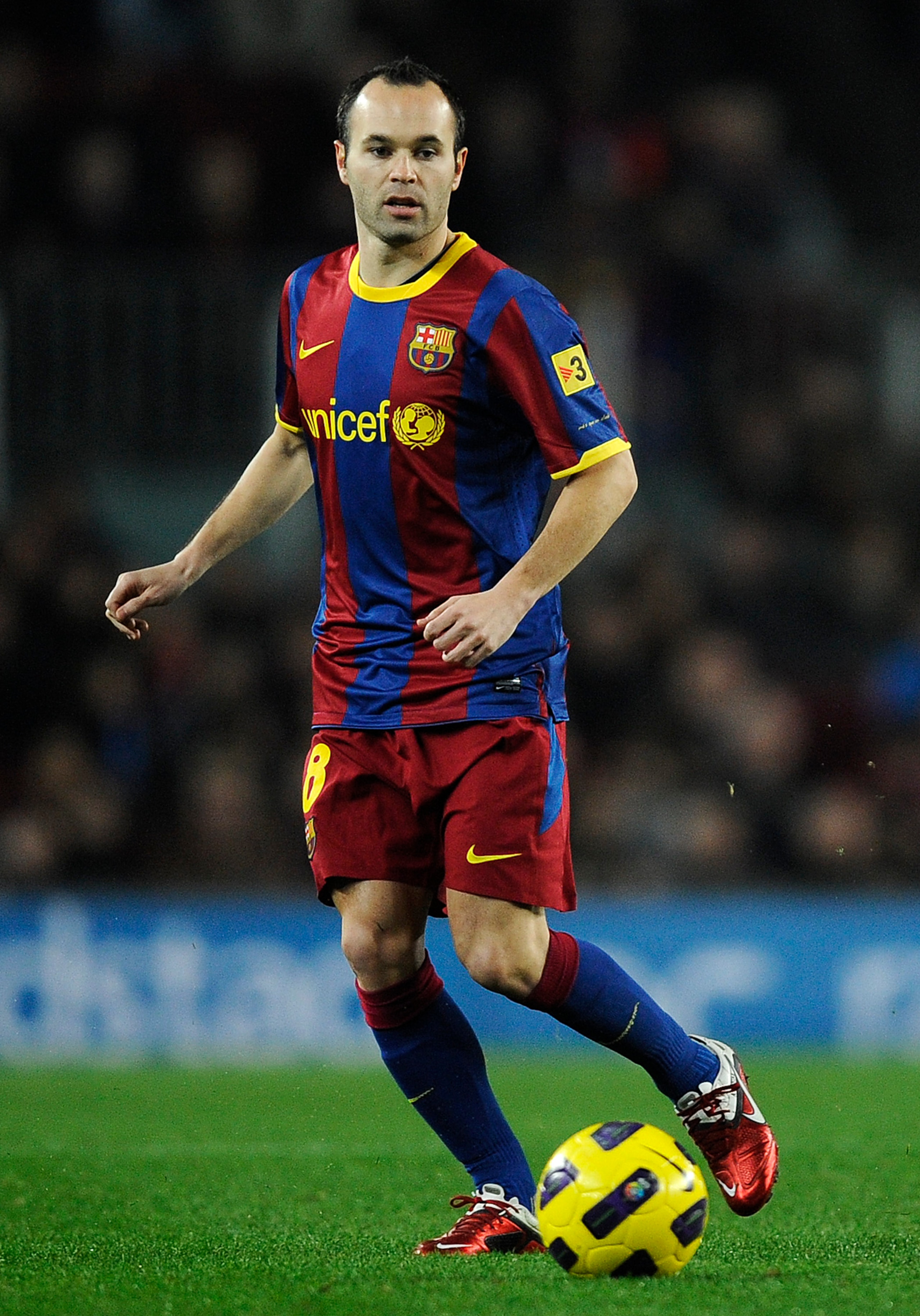 BARCELONA, SPAIN - JANUARY 02:  Andres Iniesta of Barcelona runs with the ball during the La Liga match between Barcelona and Levante UD at Camp Nou on January 2, 2011 in Barcelona, Spain. Barcelona won 2-1.  (Photo by David Ramos/Getty Images)