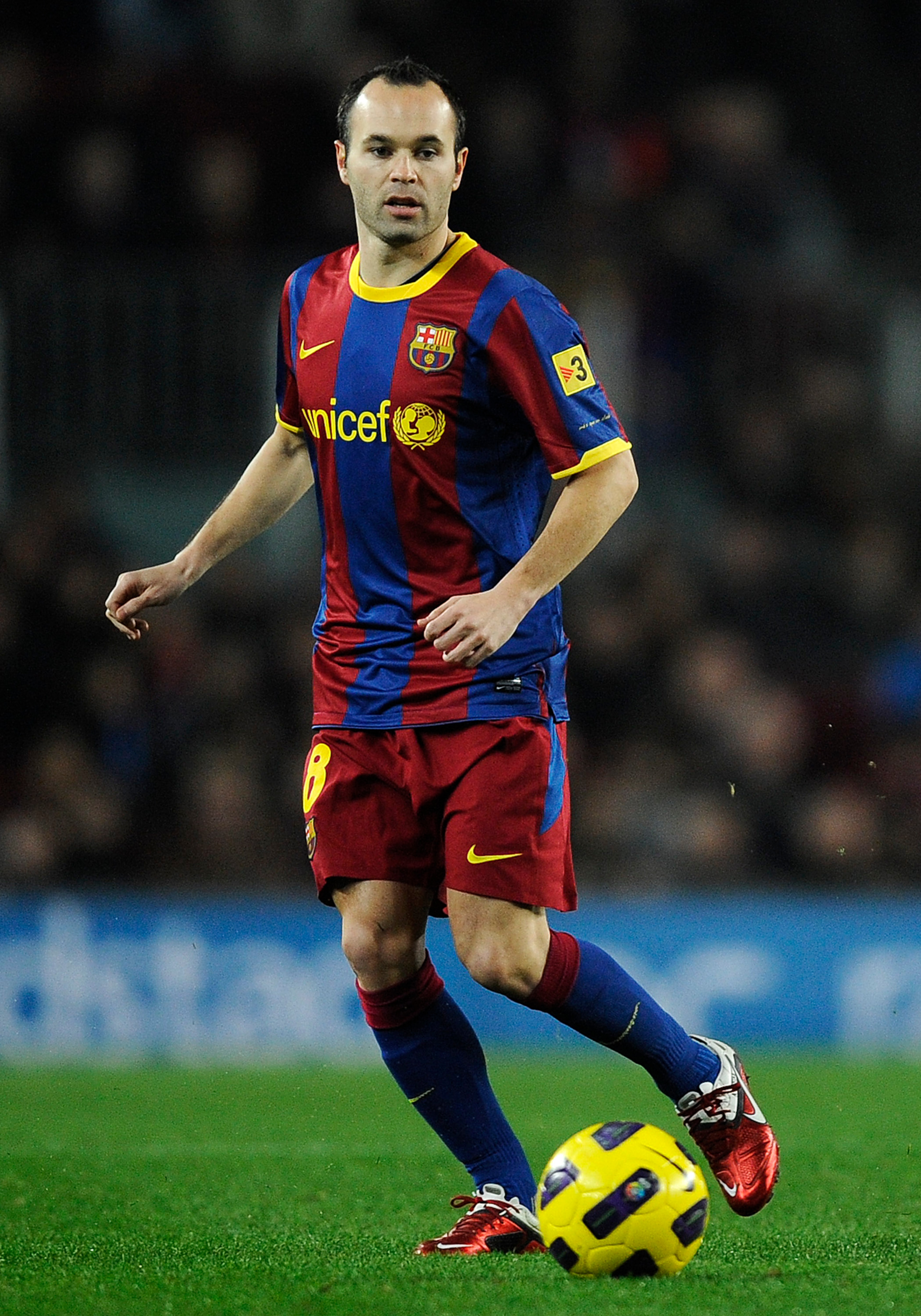 BARCELONA, SPAIN - JANUARY 02:  Andres Iniesta of Barcelona runs with the ball during the La Liga match between Barcelona and Levante UD at Camp Nou on January 2, 2011 in Barcelona, Spain. Barcelona won 2-1.  (Photo by David Ramos/Getty Images)