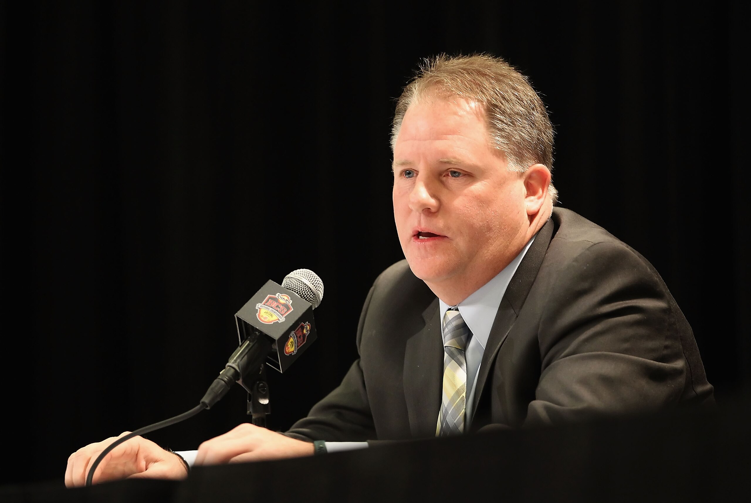 SCOTTSDALE, AZ - JANUARY 09:  Head coach Chip Kelly of the Oregon Ducks speaks to the media during a press conference for the Tostitos BCS National Championship Game against the Auburn Tigers at the JW Marriott Camelback Inn on January 9, 2011 in Scottsda