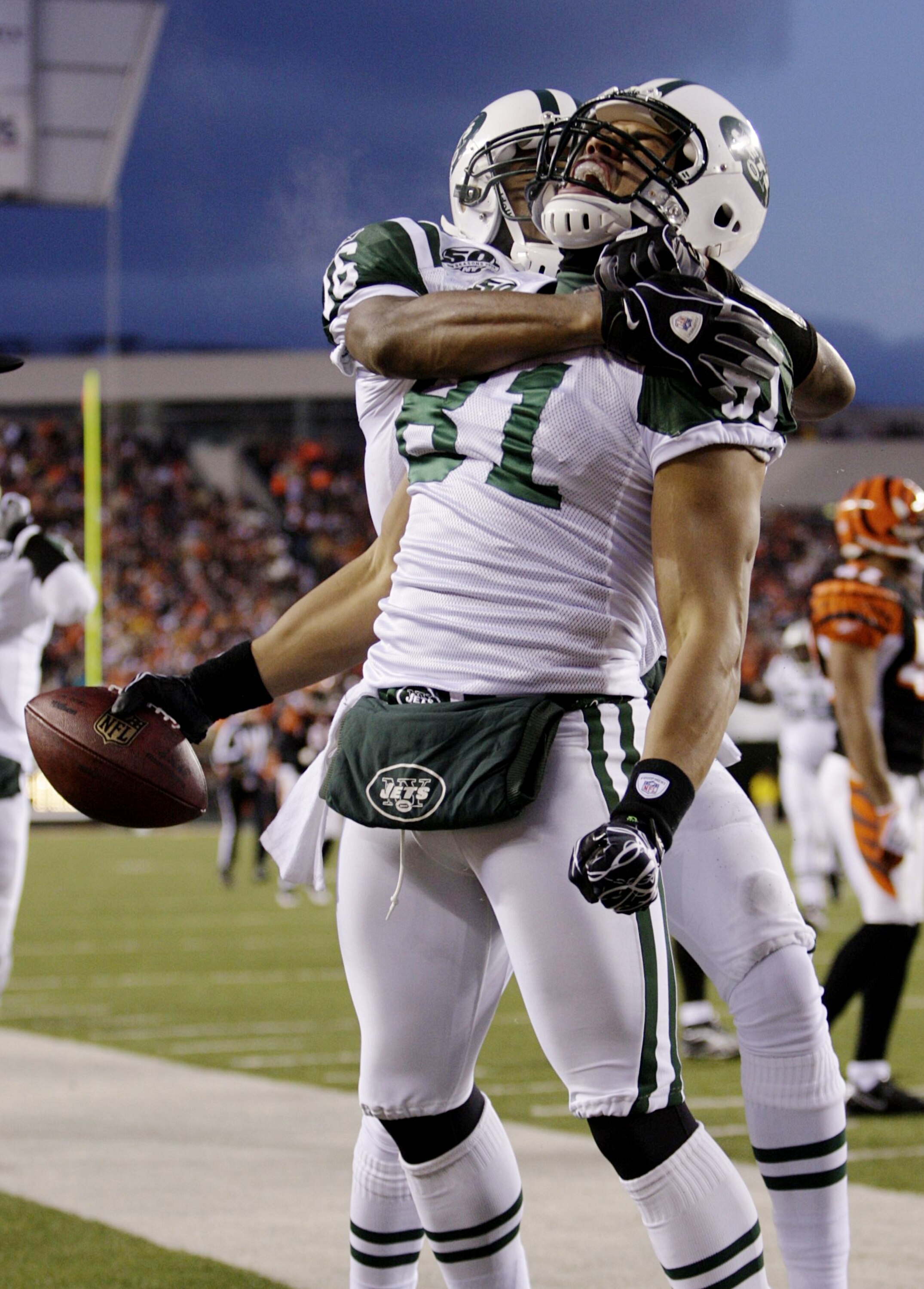 CINCINNATI - JANUARY 9:  Tight end Dustin Keller #81 of the New York Jets celebrates a 45-yard touchdown with teammate Brad Smith #16 during the 2010 AFC wild-card playoff game against the Cincinnati Bengals at Paul Brown Stadium on January 9, 2010 in Cin