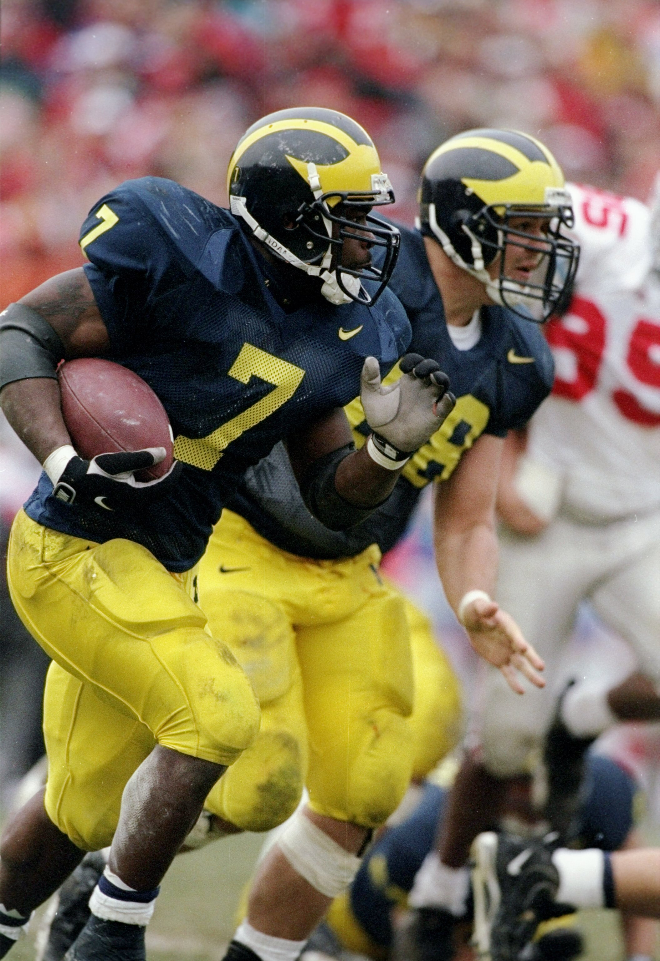 22 Nov 1997:  Running back Chris Floyd of the Michigan Wolverines moves the ball during a game against the Ohio State Buckeyes.  Michigan won the game, 20-14. Mandatory Credit: Jonathan Daniel  /Allsport