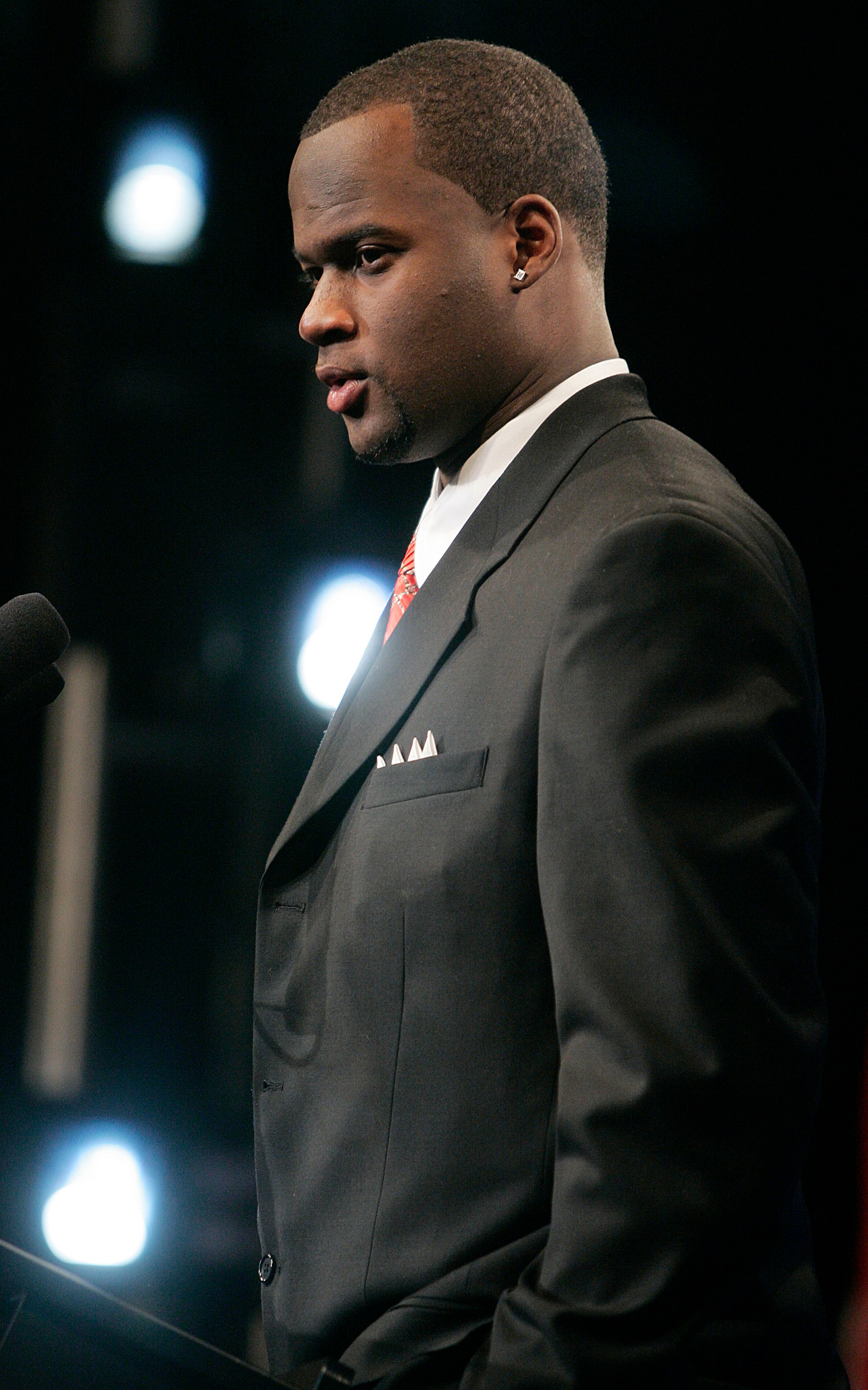 NEW YORK - DECEMBER 10:  Heisman candidate quarterback Vince Young #10 of the Texas Longhorns speaks to the media after the 2005 Heisman trophy was awarded to running back Reggie Bush #5 of the USC Trojans at the 71st Annual Heisman Ceremony on December 1