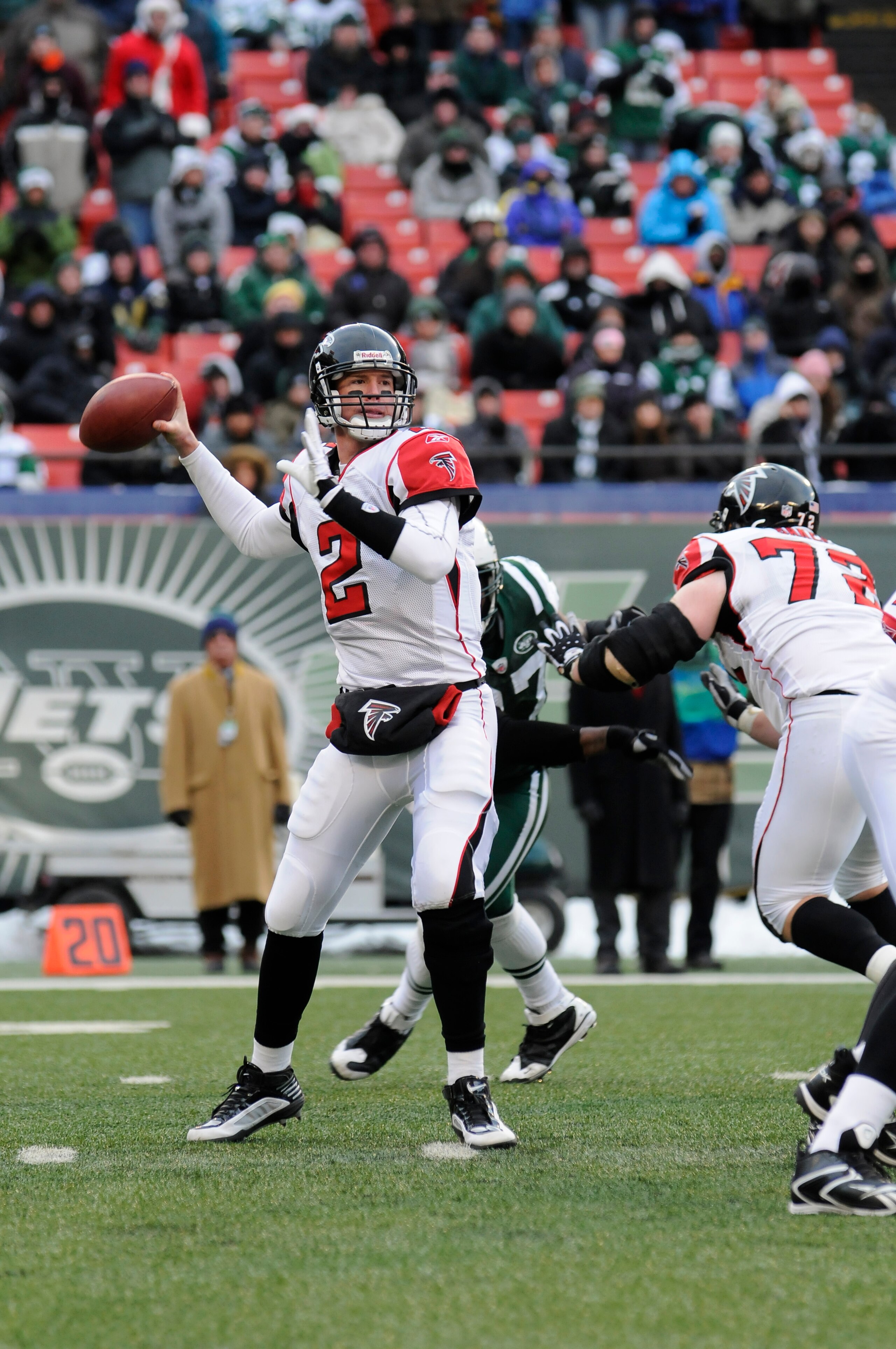 EAST RUTHERFORD, NJ - DECEMBER 20: Quarterback Matt Ryan #2 of the Atlanta Falcons gets ready to pass the ball during an NFL game against the New York Jets at Giants Stadium on December 20, 2009 in East Rutherford, New Jersey. (Photo by Jim Luzzi/Getty Im