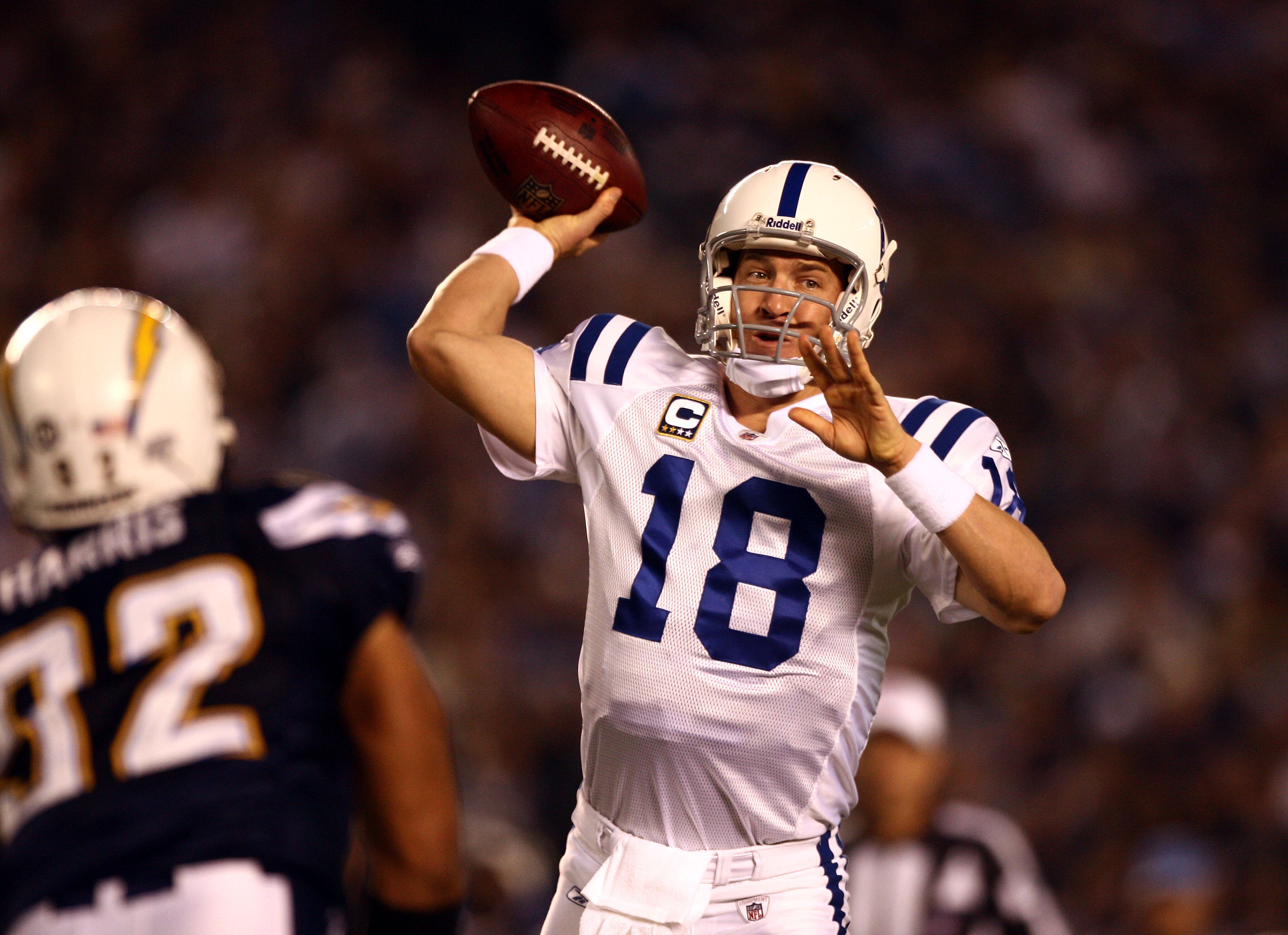 SAN DIEGO, CA - NOVEMBER 23:   Quarterback Peyton Manning #18 of the Indianapolis Colts in action against the San Diego Chargers during their NFL Game at Qualcomm Stadium on November 23, 2008 in San Diego, California. (Photo by Donald Miralle/Getty Images
