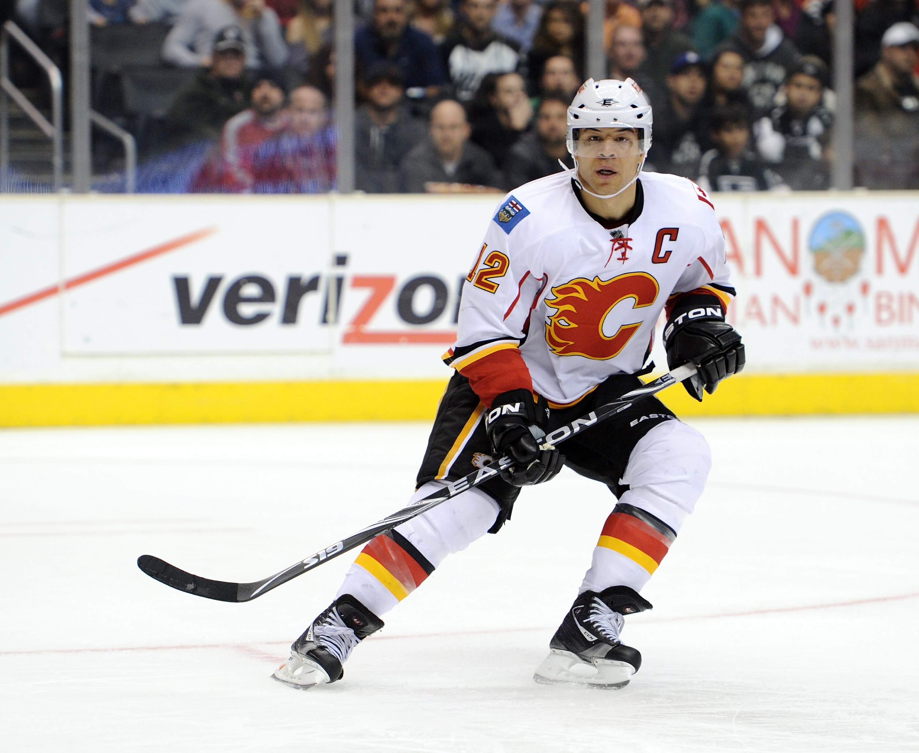 LOS ANGELES, CA - DECEMBER 09:  Jarome Iginla #12 of the Calgary Flames looks for a pass during the game agains the Los Angeles Kings at the Staples Center on December 9, 2010 in Los Angeles, California.  (Photo by Harry How/Getty Images)