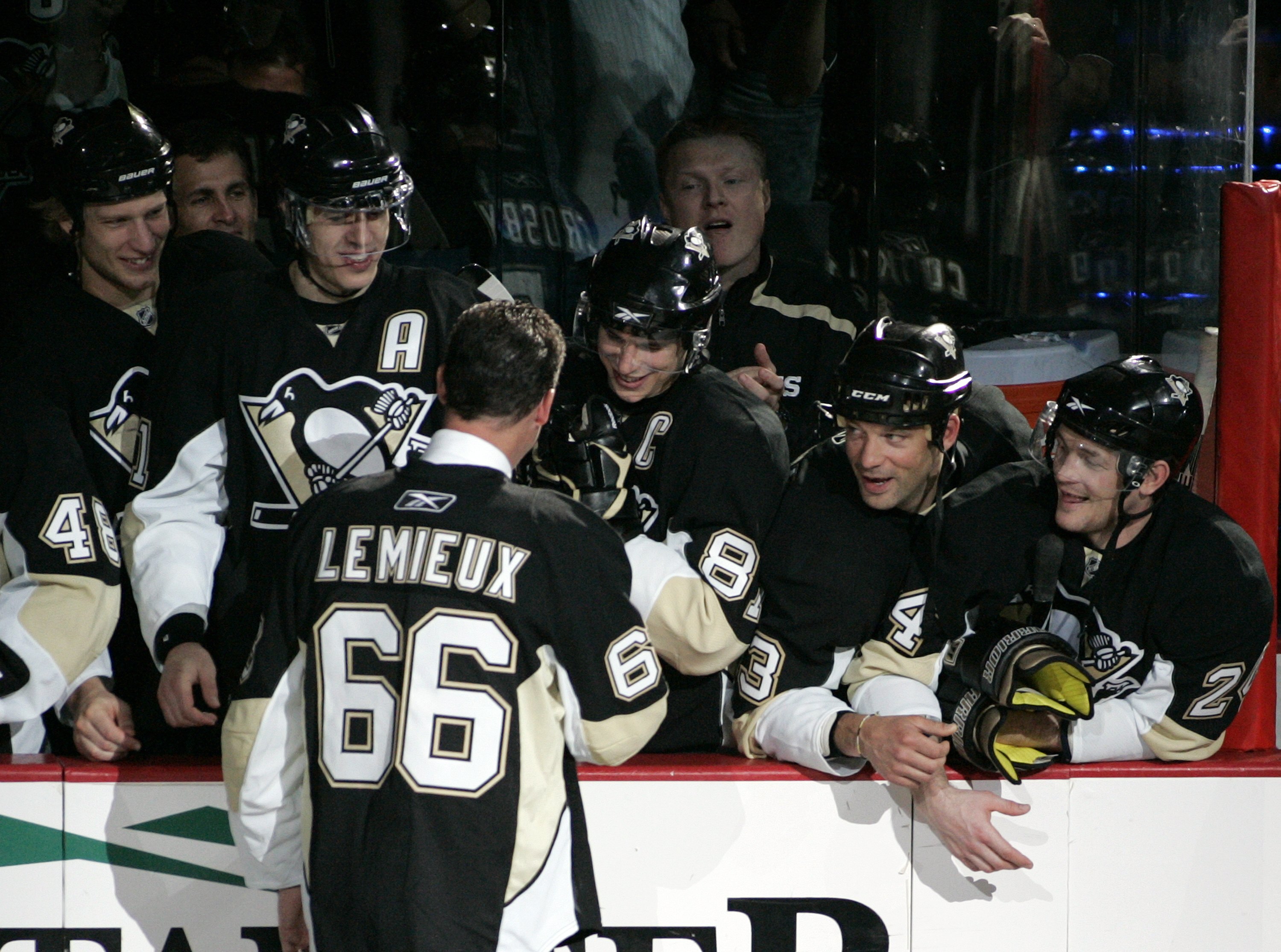 PITTSBURGH, PA - APRIL 08:  Mario Lemieux shakes hands with Sidney Crosby #87 of the Pittsburgh Penguins during the pre game ceremony to celebrate the final regular season game at Mellon Arena on April 8, 2010 in Pittsburgh, Pennsylvania.  The Penguins de